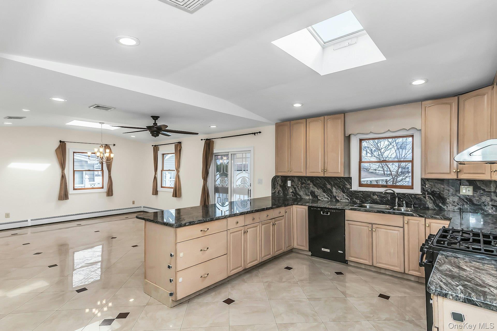 #7 photo, 81-43 262nd Street, Glen Oaks , NY 11004