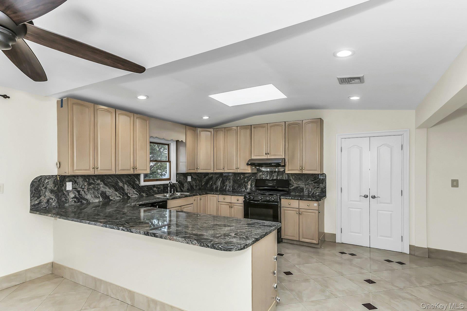 #8 photo, 81-43 262nd Street, Glen Oaks , NY 11004