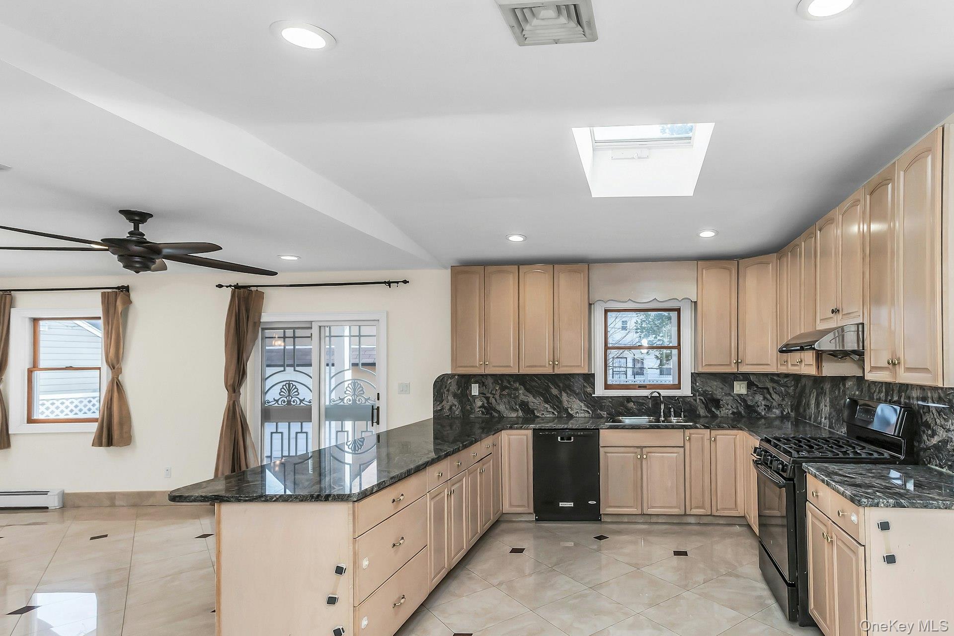 #9 photo, 81-43 262nd Street, Glen Oaks , NY 11004