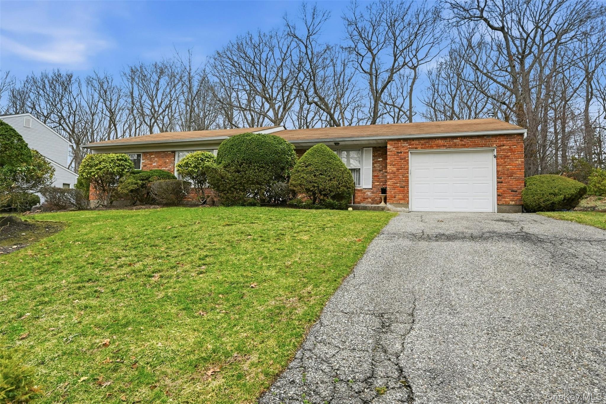 #2 photo, 705 Brewster Drive, 東長島 Port Jefferson , NY 11777