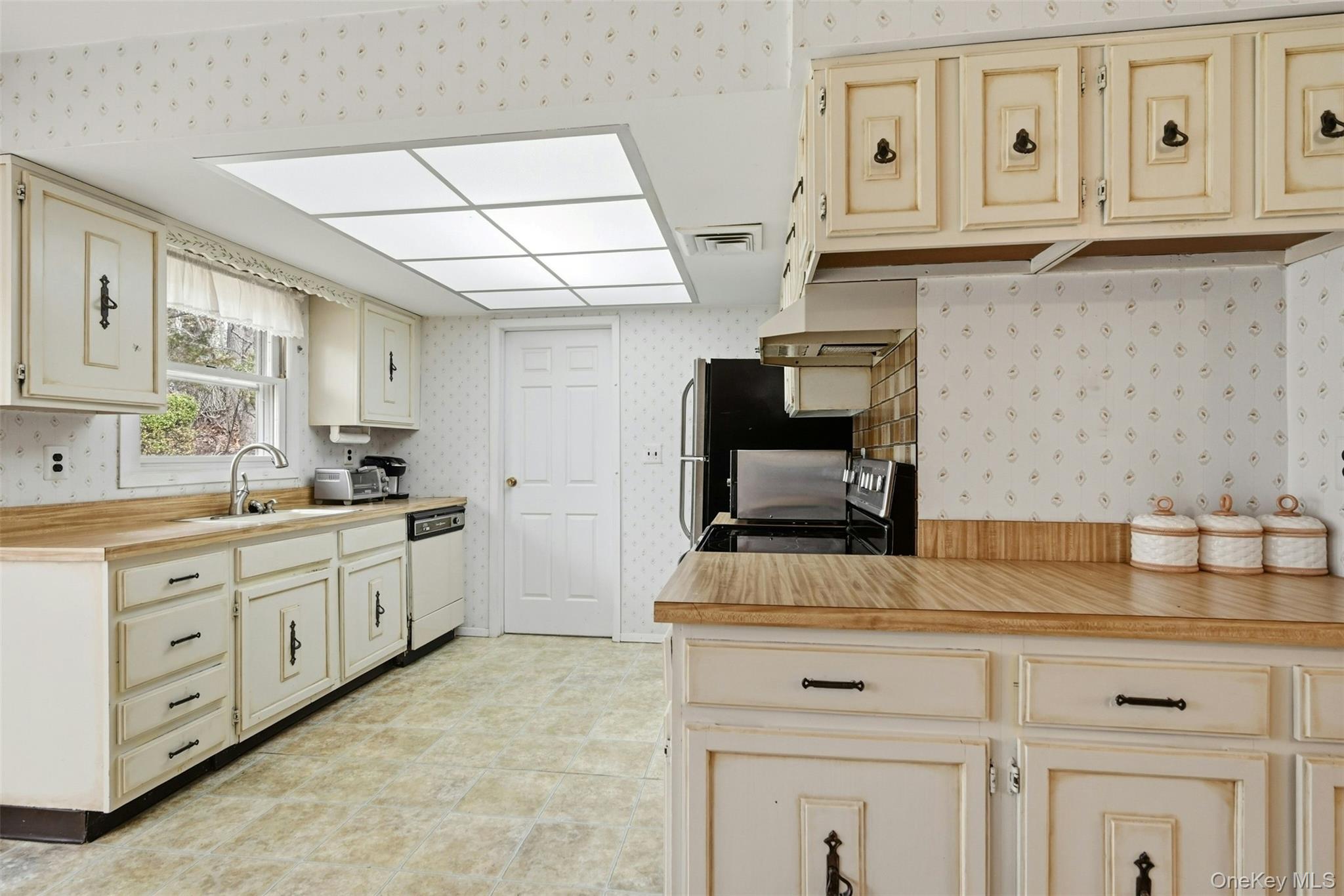 #7 photo, 705 Brewster Drive, 東長島 Port Jefferson , NY 11777