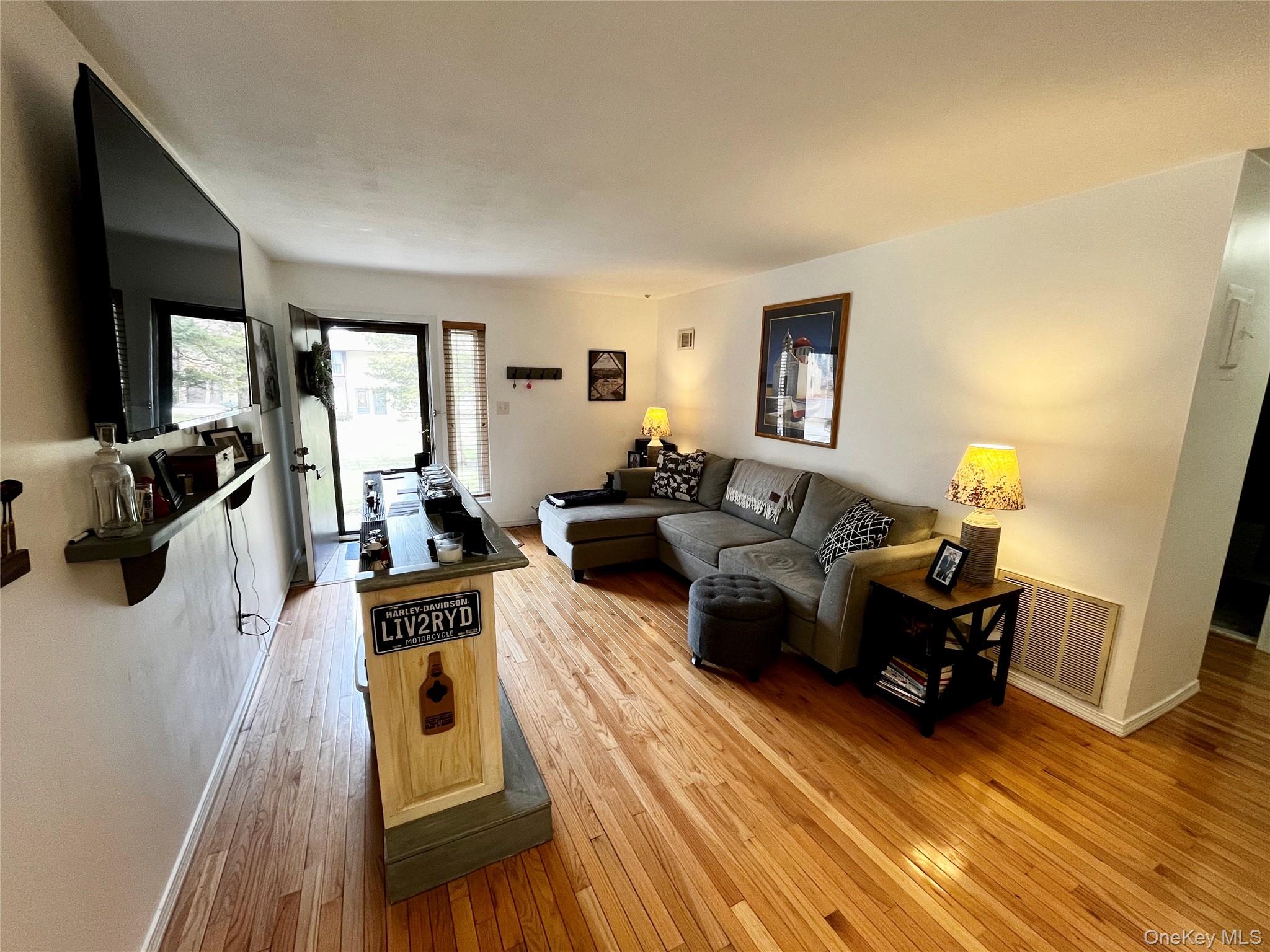 #7 photo, 1 Pine Court, Selden , NY 11784