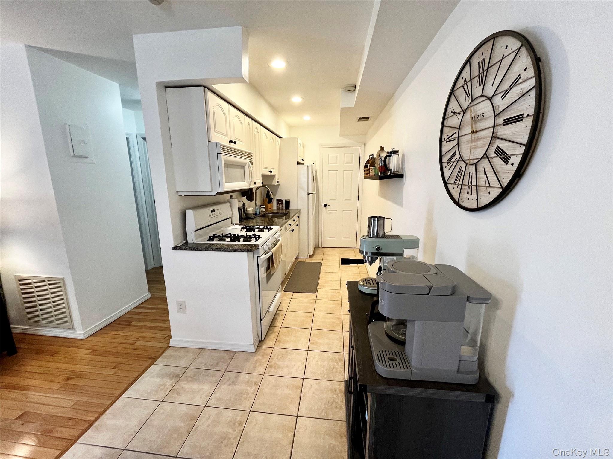 #8 photo, 1 Pine Court, Selden , NY 11784