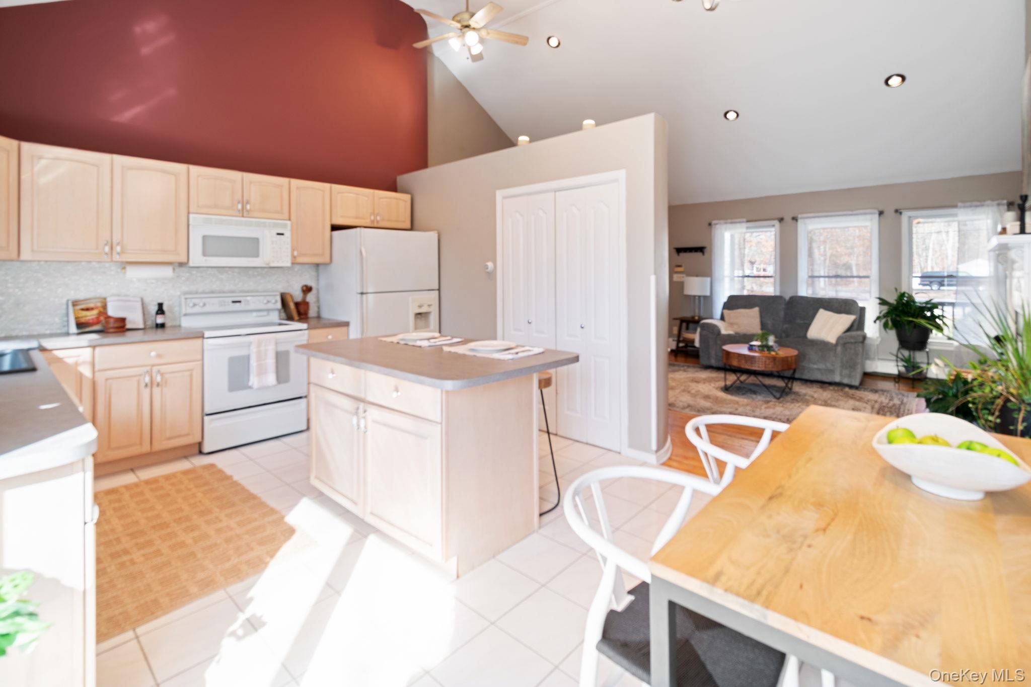 #7 photo, 142 Gerard Road, 東長島 Yaphank , NY 11980