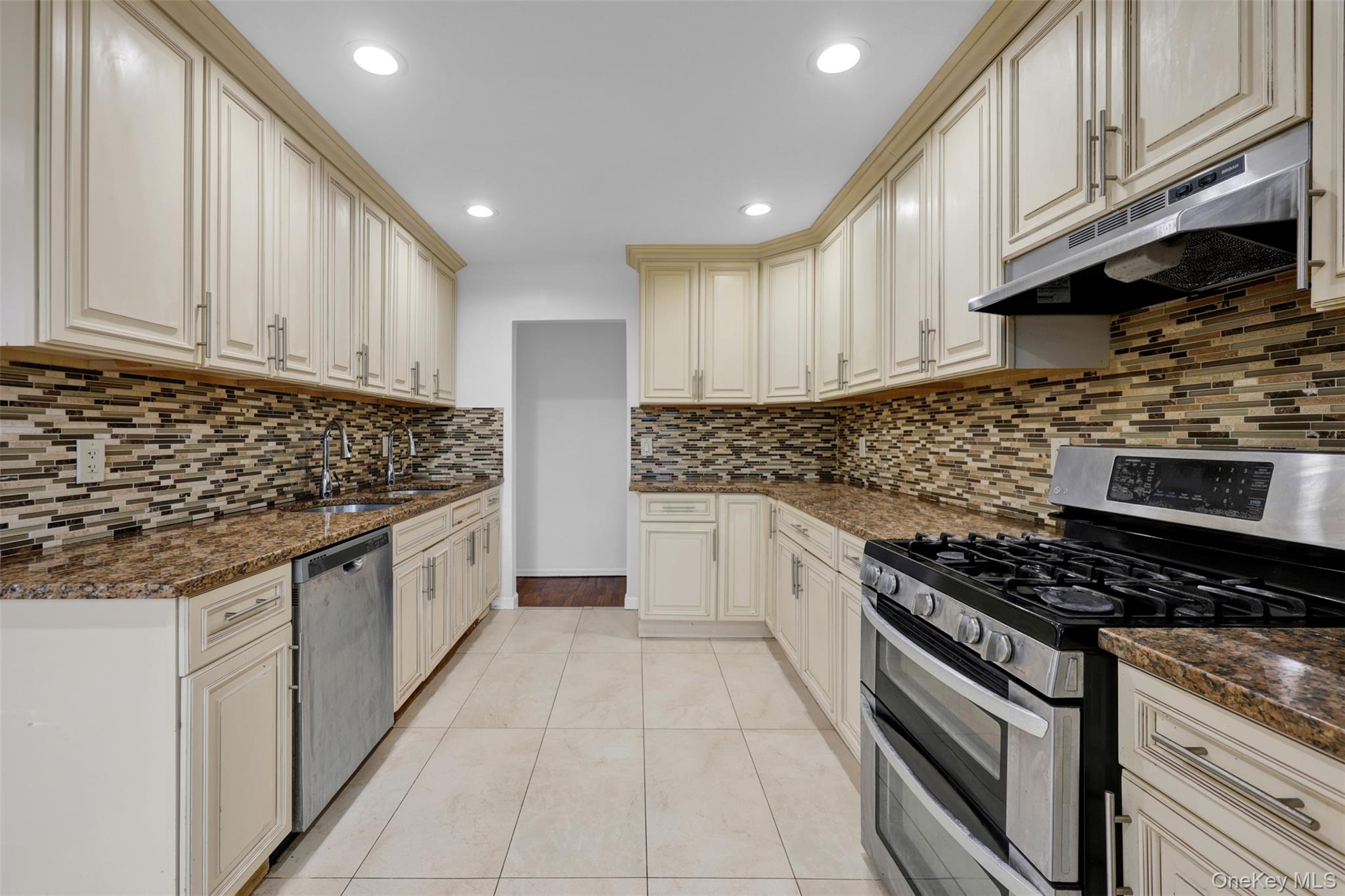 #4 photo, 152 Kearsing Parkway, 紐約州 Monsey , NY 10952