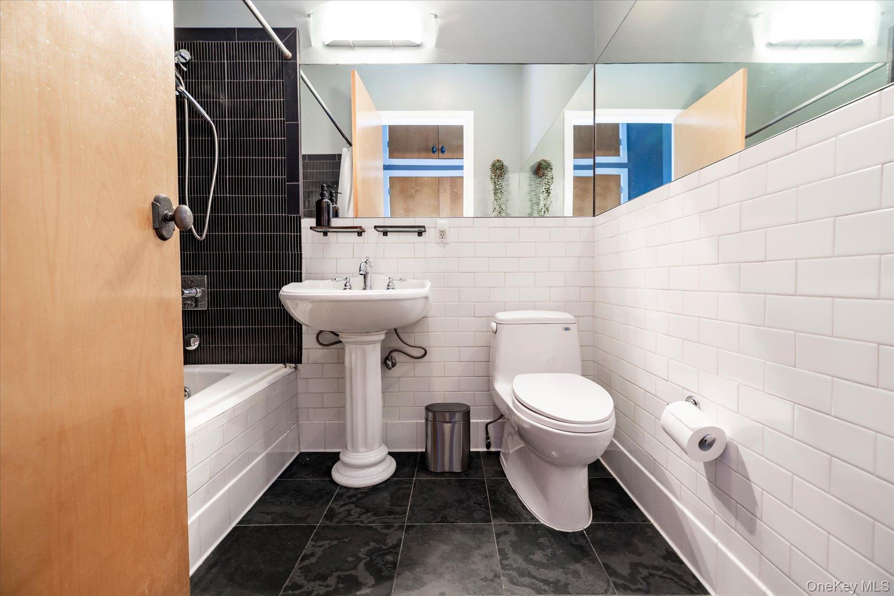 #16 photo, 689 Myrtle Avenue, הברונקס Brooklyn , NY 11205