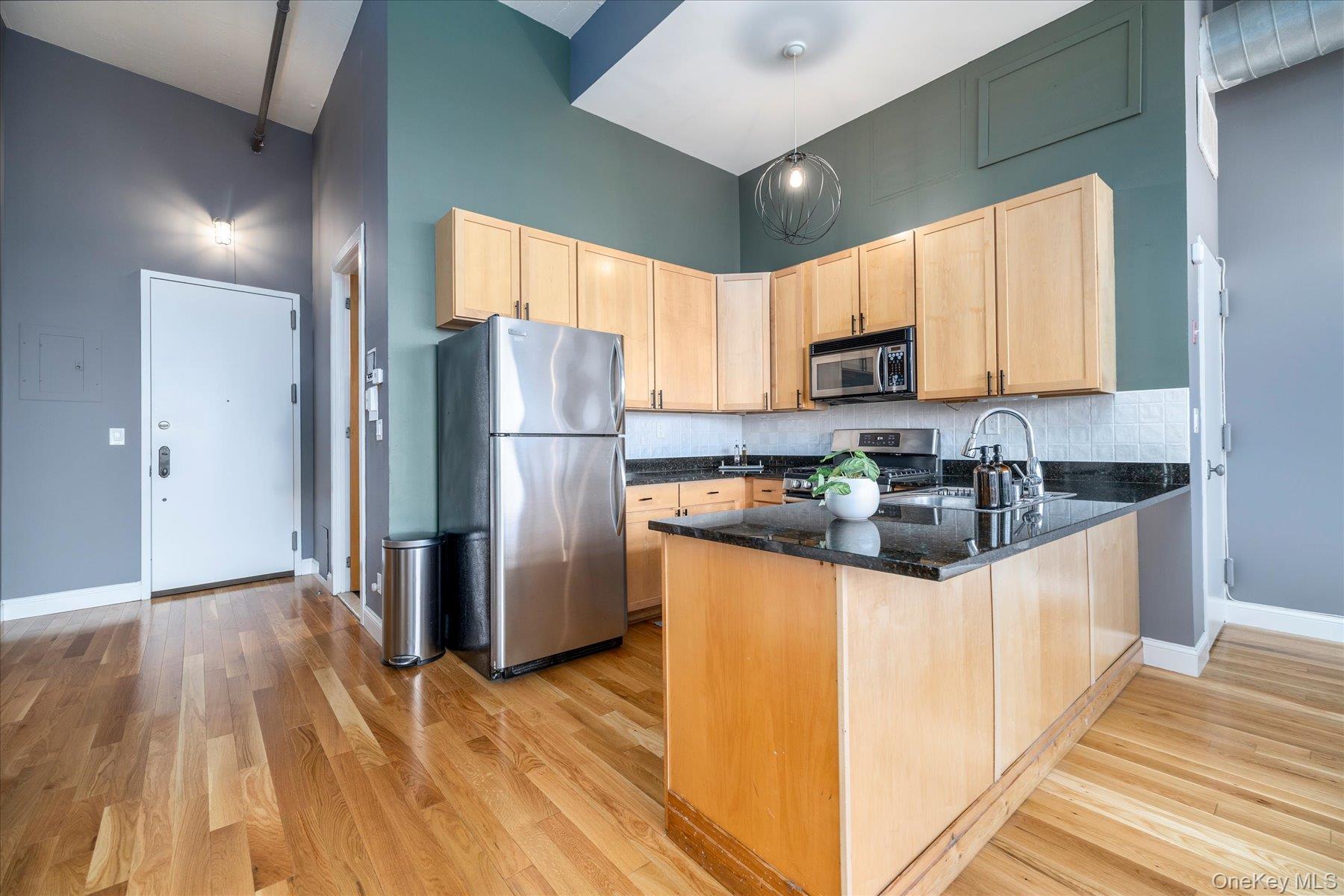 #8 photo, 689 Myrtle Avenue, הברונקס Brooklyn , NY 11205