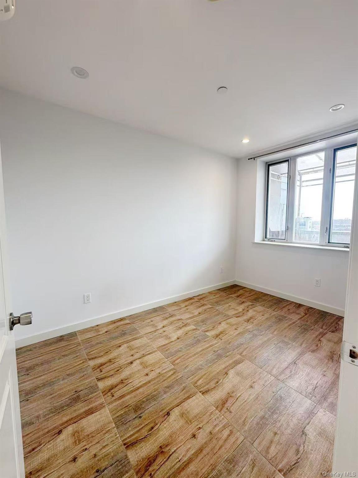 #7 photo, 818 60th Street, הברונקס Brooklyn , NY 11220