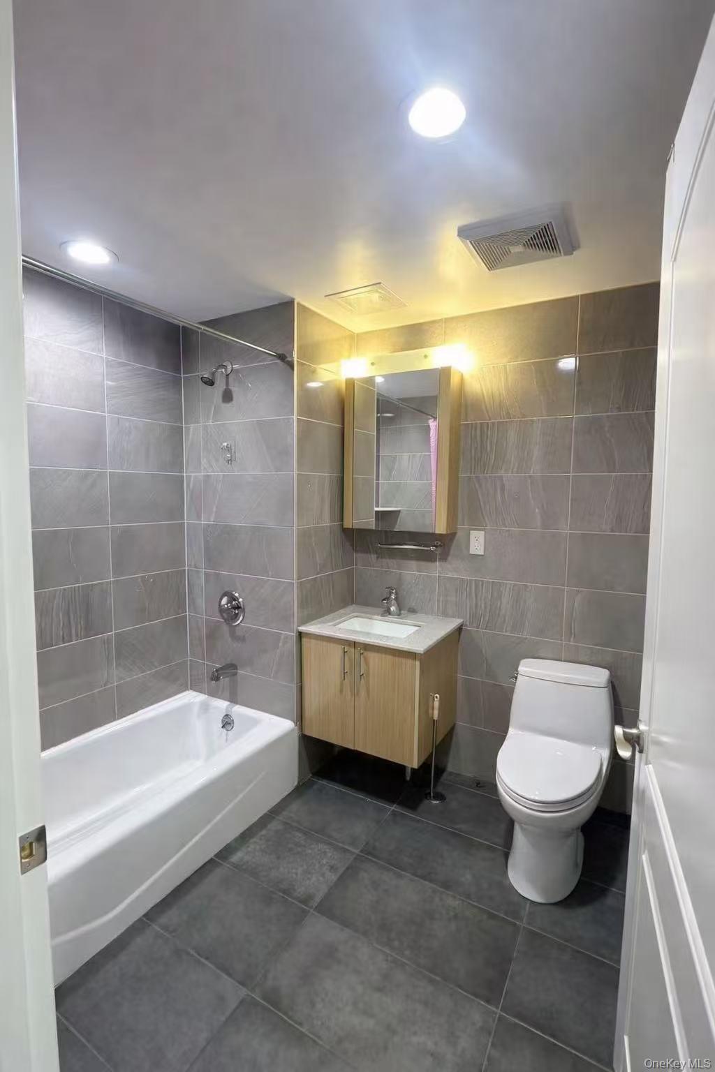 #9 photo, 818 60th Street, הברונקס Brooklyn , NY 11220