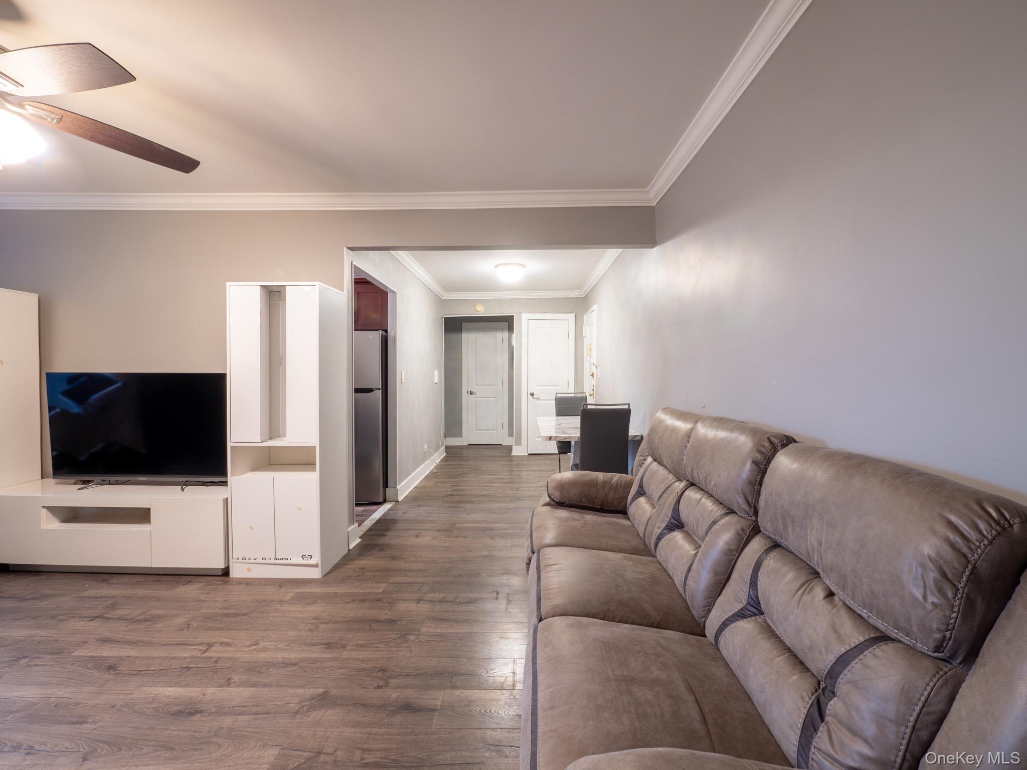 #7 photo, 15010 71st Avenue, קווינס Kew Garden Hills , NY 11367