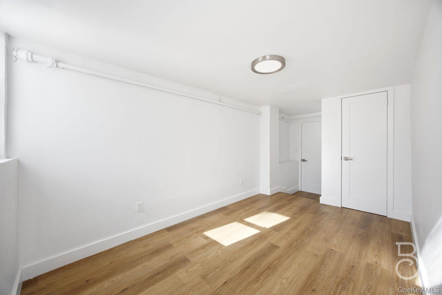 #16 photo, 25-49 42nd Street, 皇后區 Astoria , NY 11103