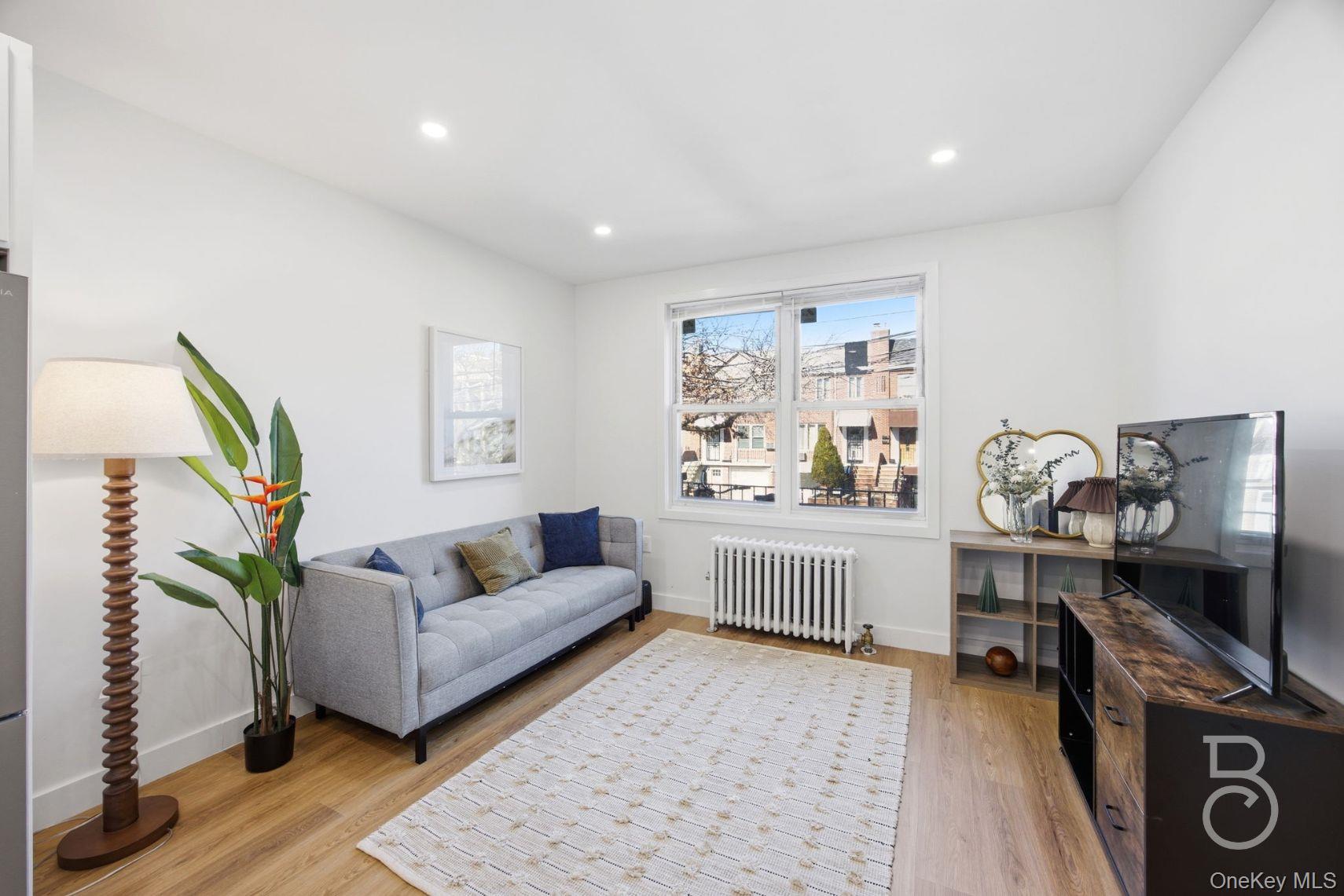 #3 photo, 25-49 42nd Street, 皇后區 Astoria , NY 11103