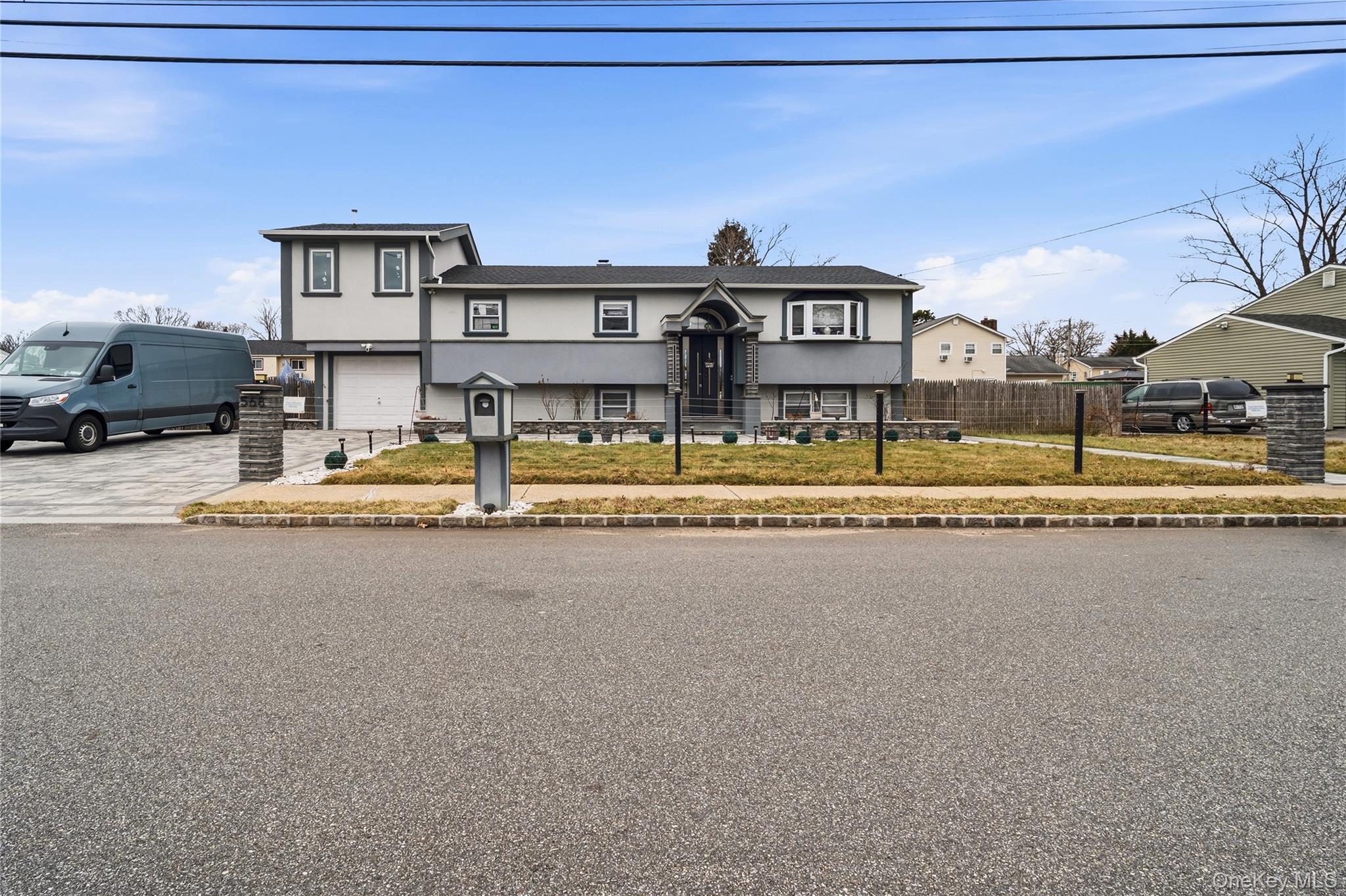 #1 photo, 568 Centerwood Street, 东长岛 West Babylon , NY 11704