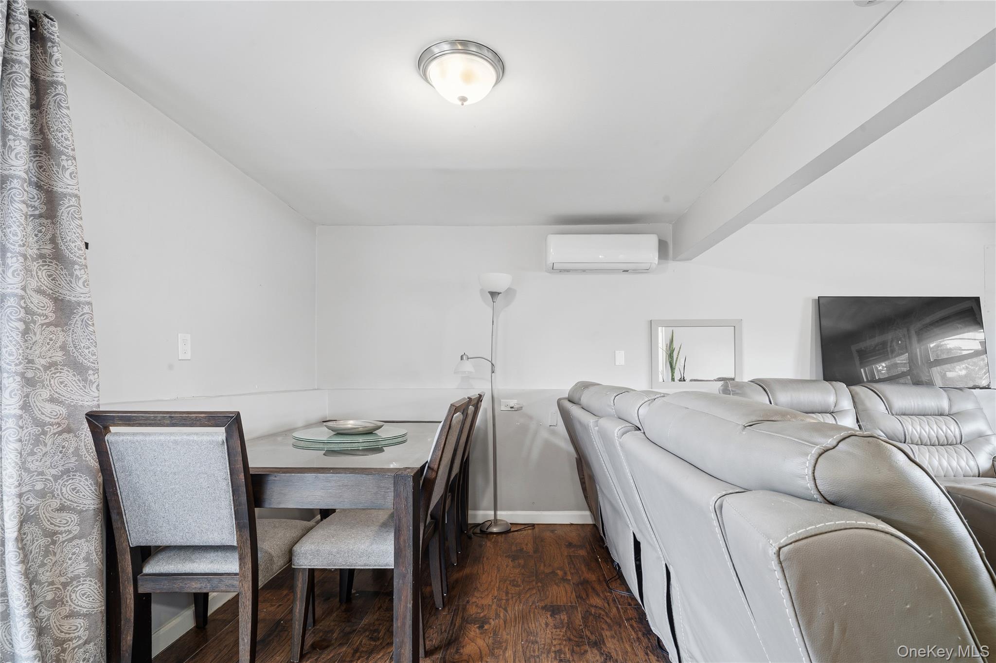 #10 photo, 568 Centerwood Street, 东长岛 West Babylon , NY 11704