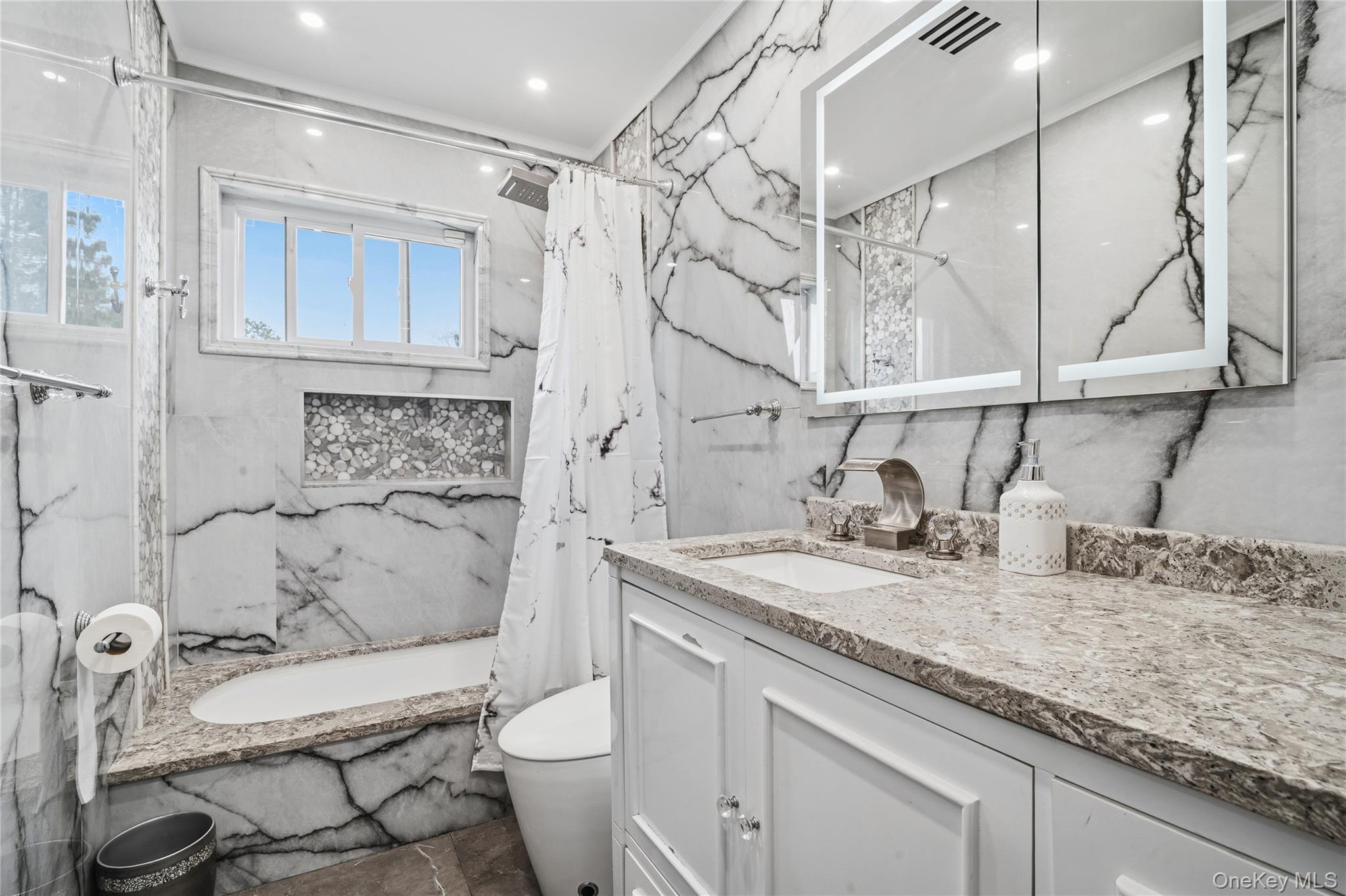 #6 photo, 568 Centerwood Street, 东长岛 West Babylon , NY 11704