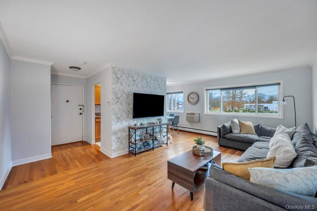 #1 photo, 355 Route 111, सफ़ोक काउंटी Smithtown , NY 11787