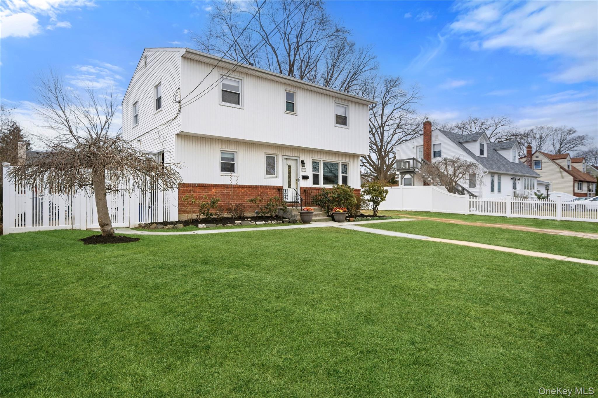 #1 photo, 299 28th Street, 東長島 Copiague , NY 11726