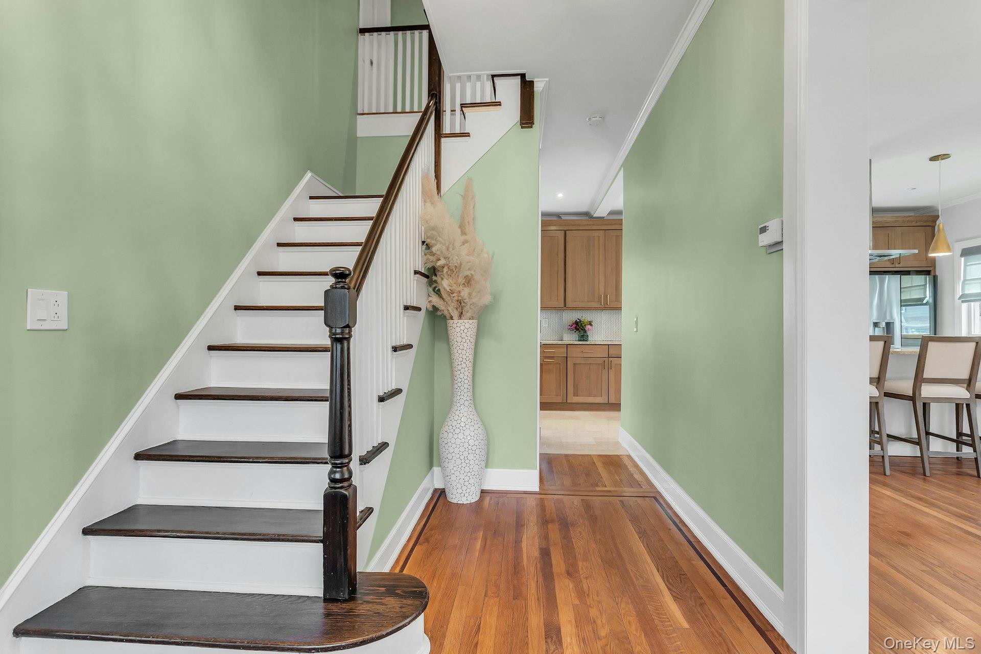 #2 photo, 85 Violet Avenue, Floral Park , NY 11001