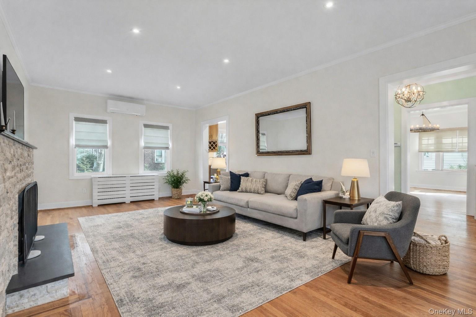 #3 photo, 85 Violet Avenue, Floral Park , NY 11001