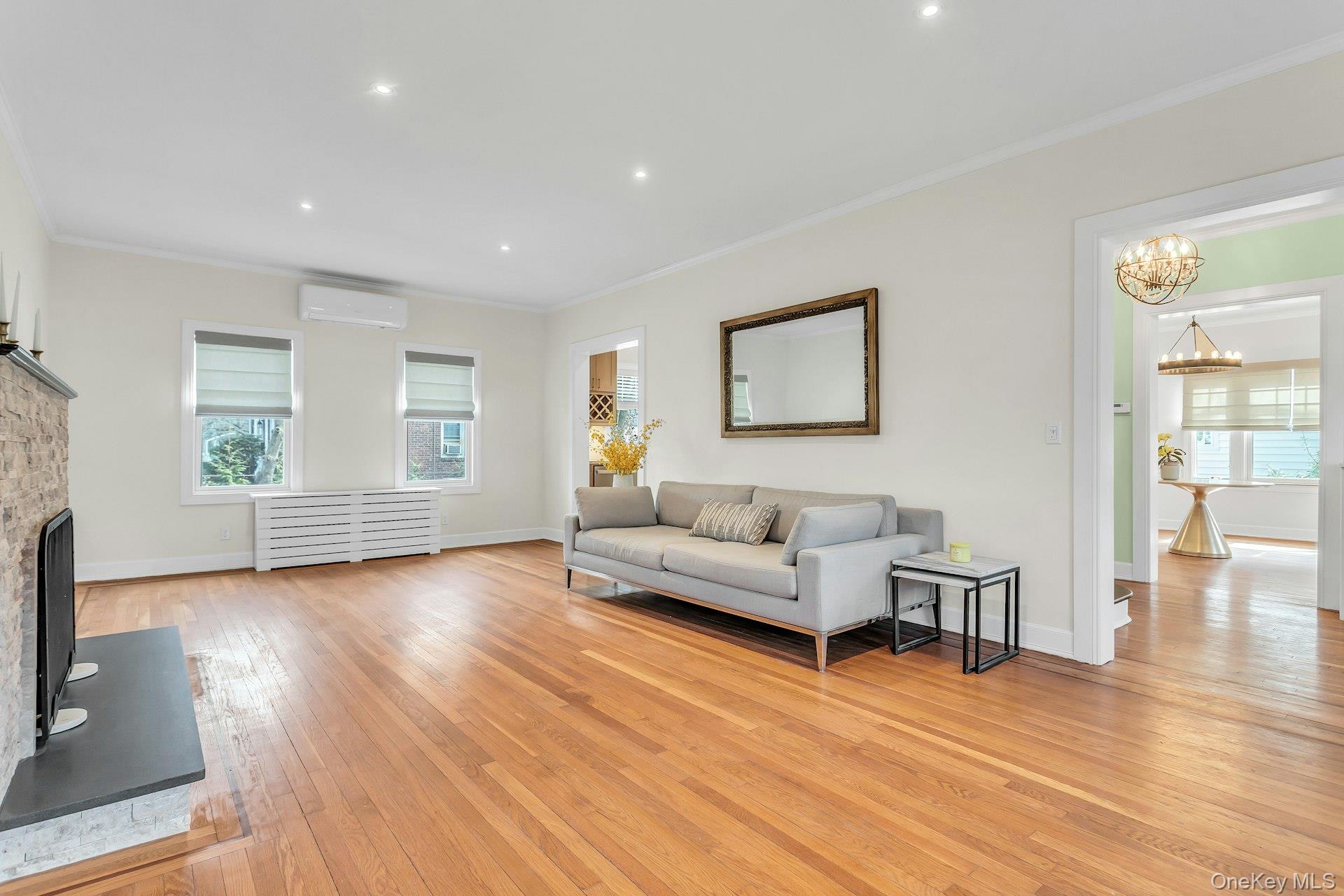 #4 photo, 85 Violet Avenue, Floral Park , NY 11001