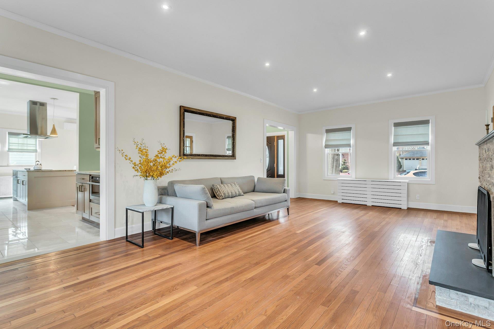 #5 photo, 85 Violet Avenue, Floral Park , NY 11001