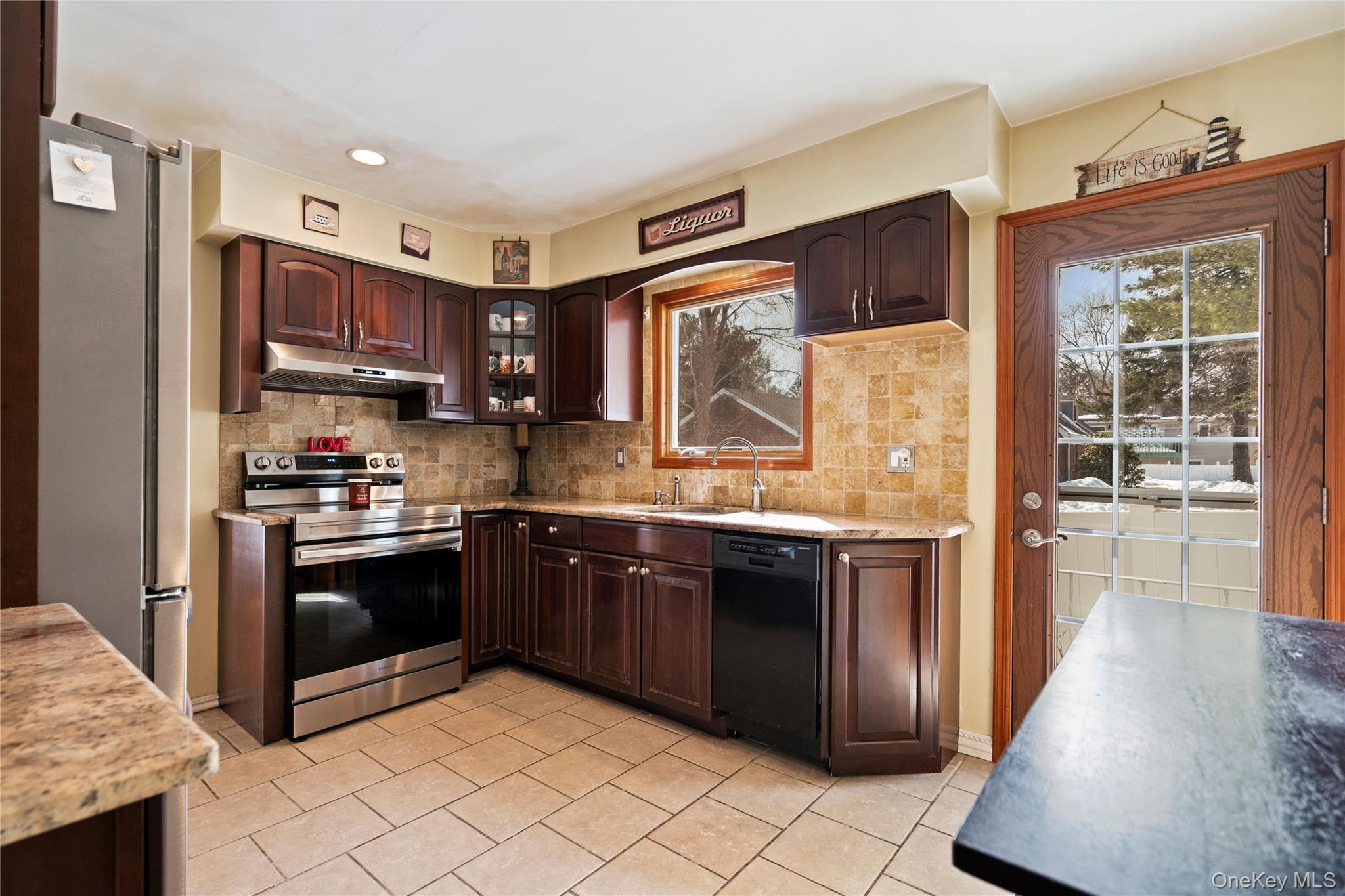 #14 photo, 25 State Place, Huntington , NY 11743