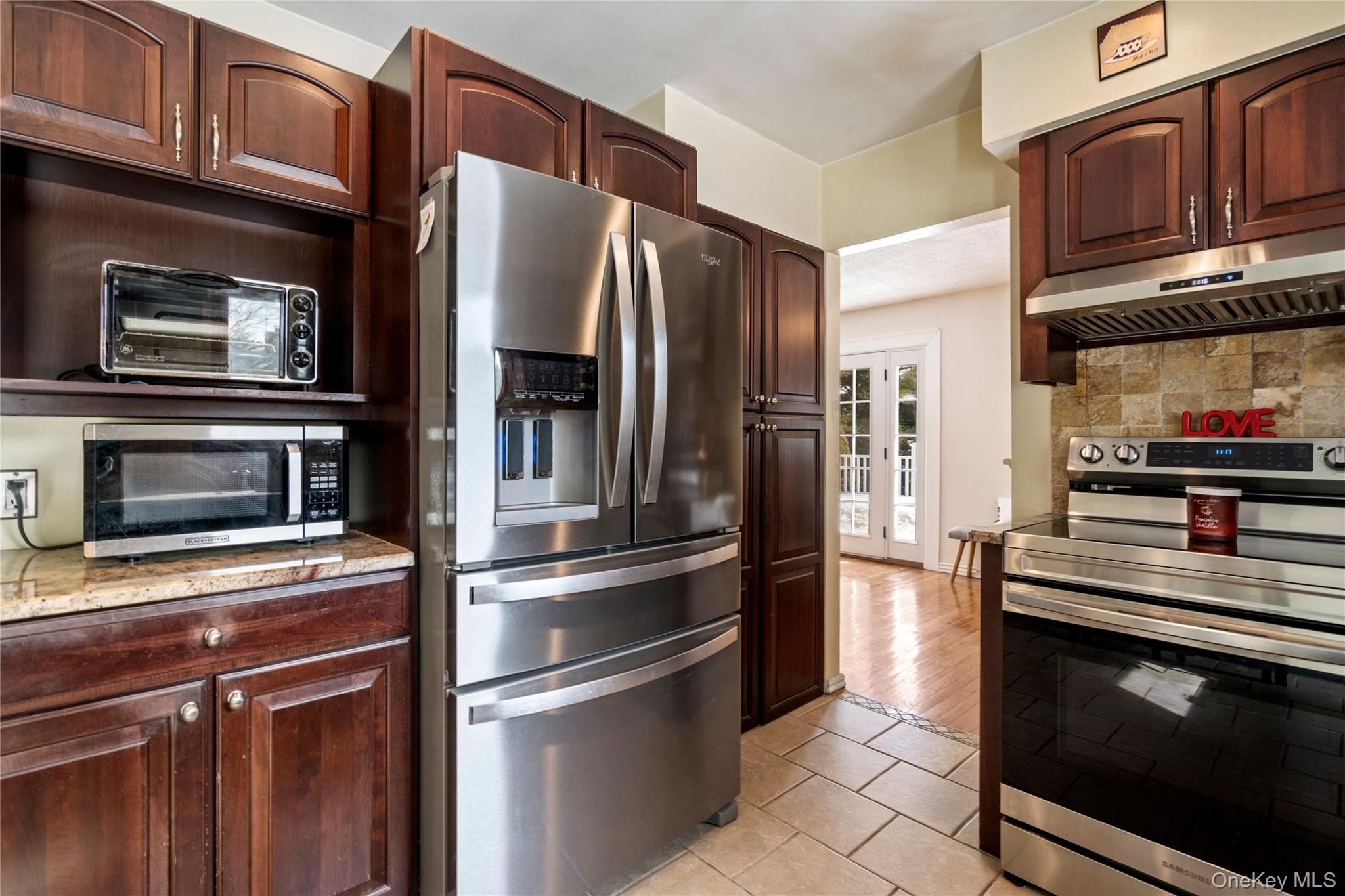 #15 photo, 25 State Place, Huntington , NY 11743