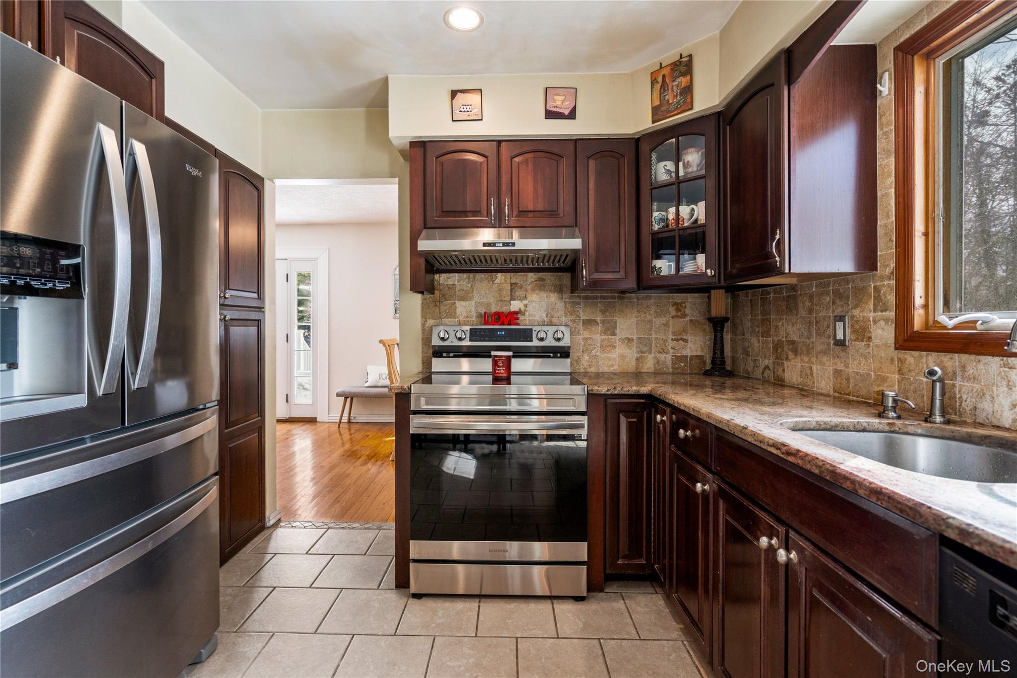 #16 photo, 25 State Place, Huntington , NY 11743