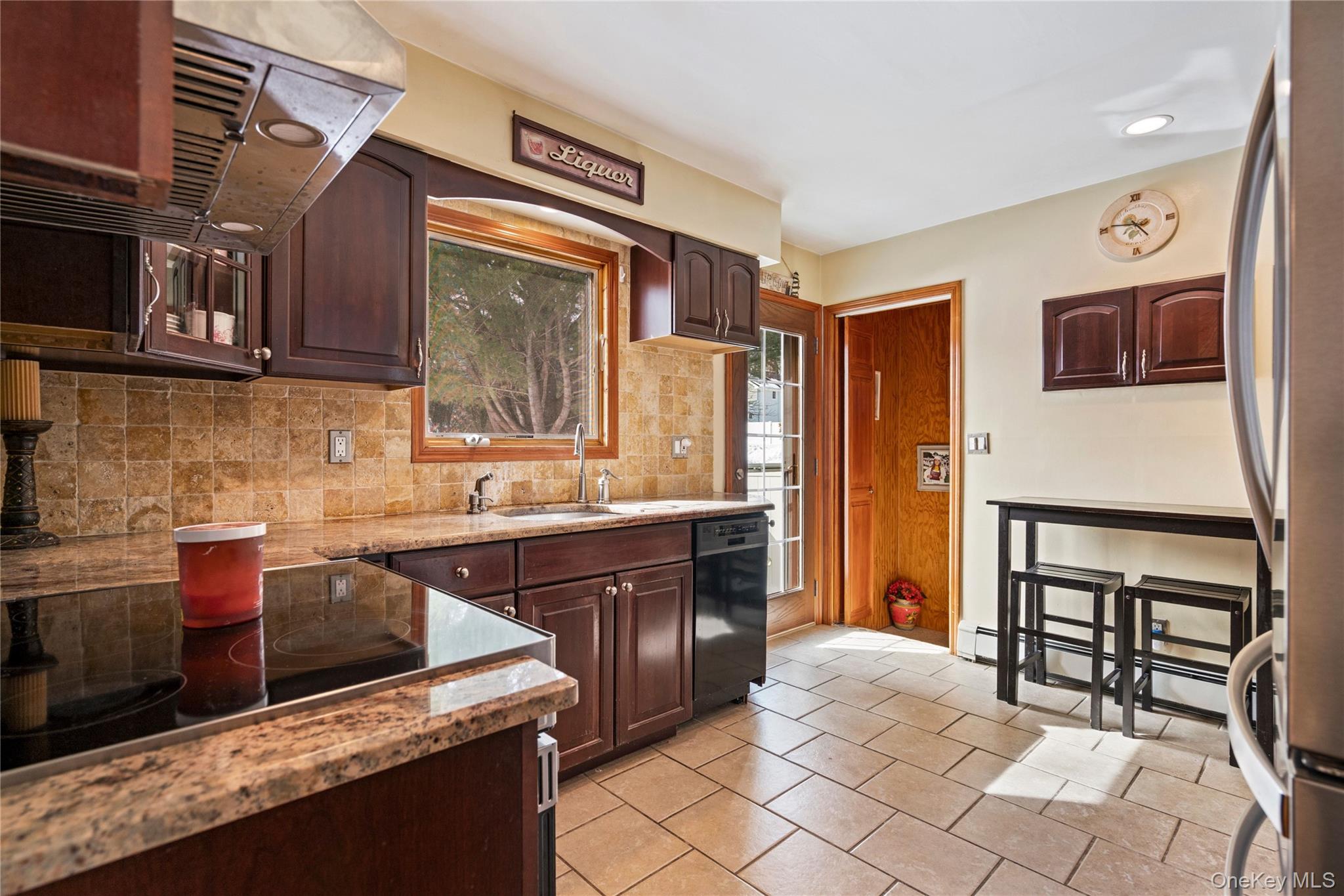 #17 photo, 25 State Place, Huntington , NY 11743