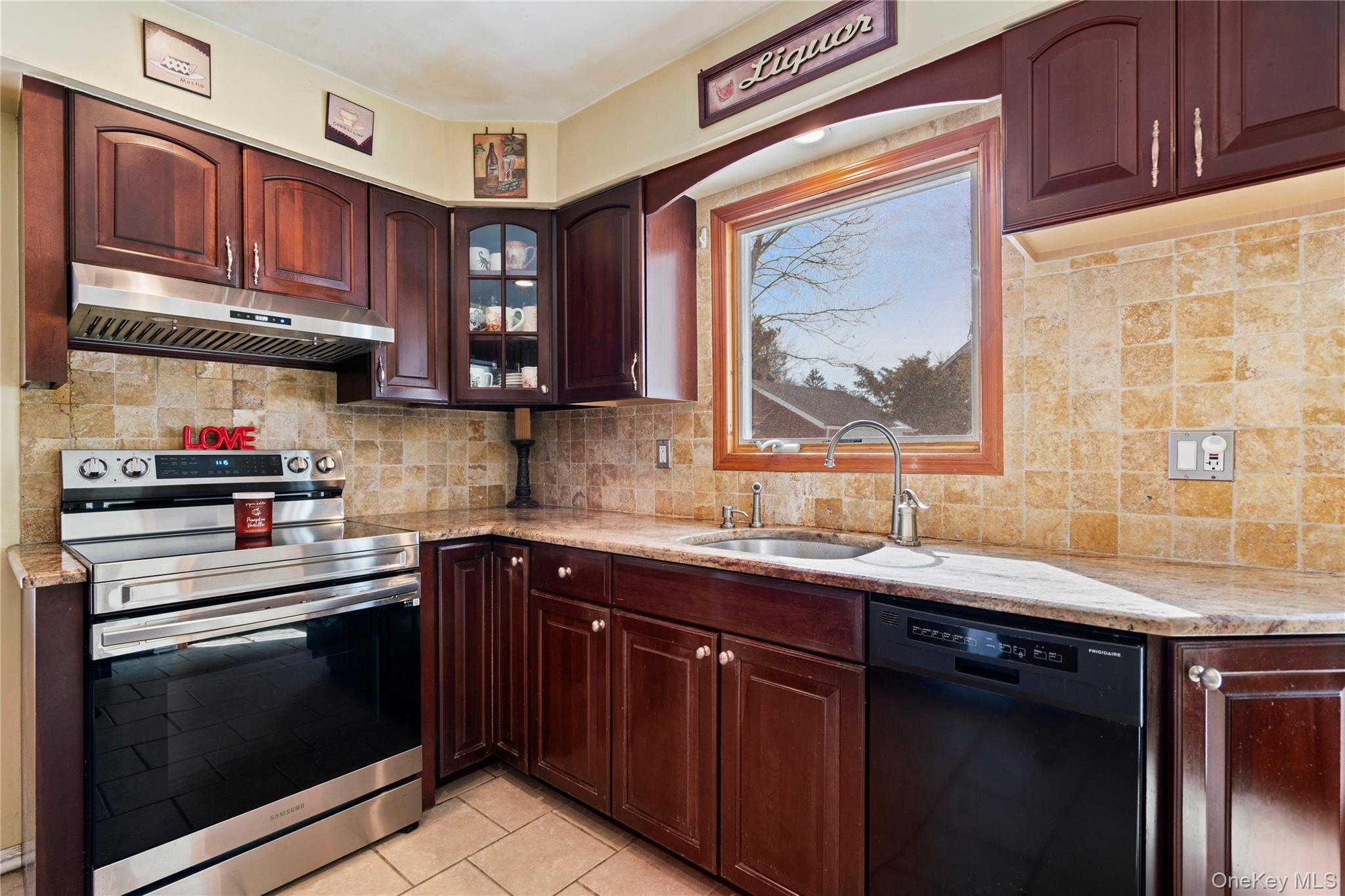 #19 photo, 25 State Place, Huntington , NY 11743