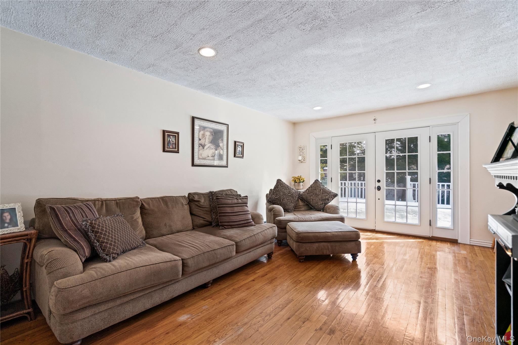 #5 photo, 25 State Place, Huntington , NY 11743