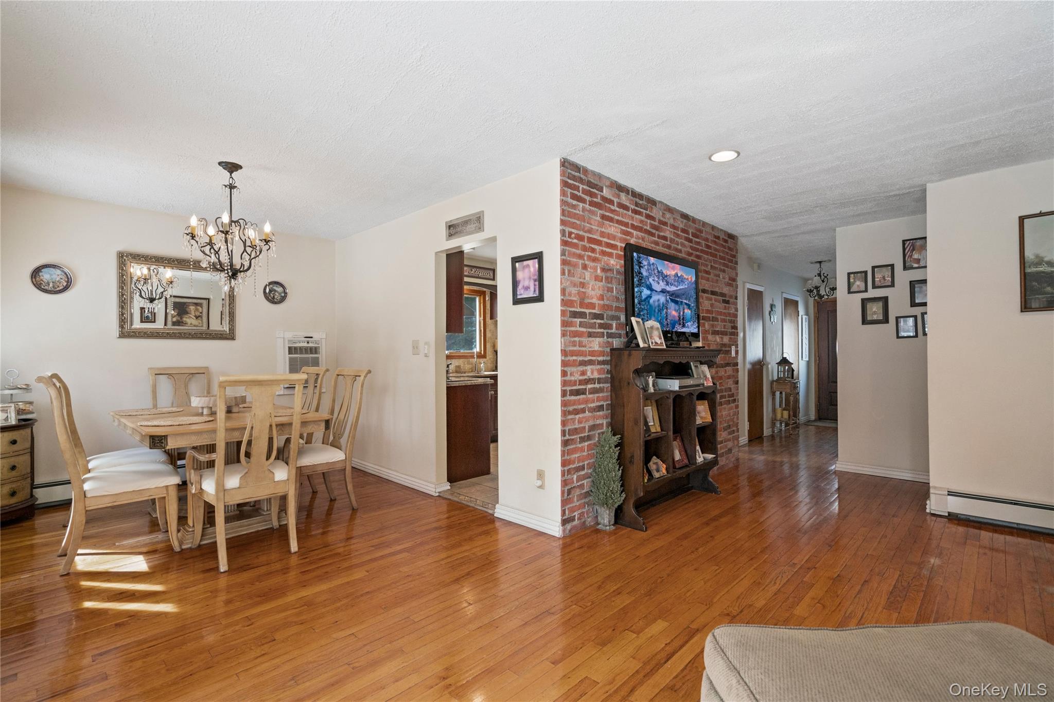 #7 photo, 25 State Place, Huntington , NY 11743