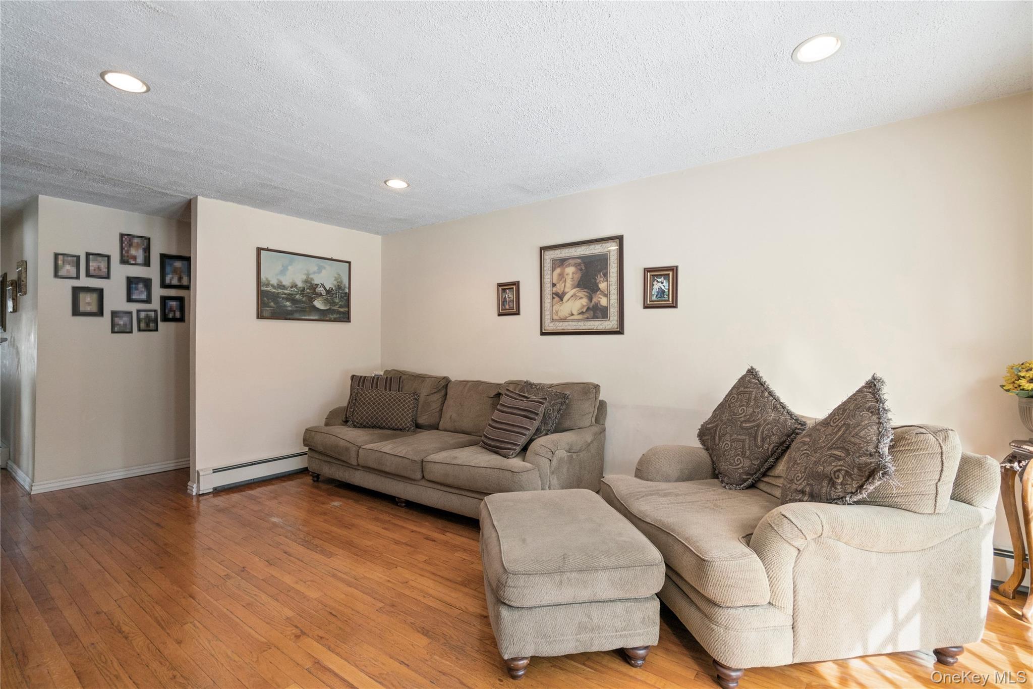 #8 photo, 25 State Place, Huntington , NY 11743