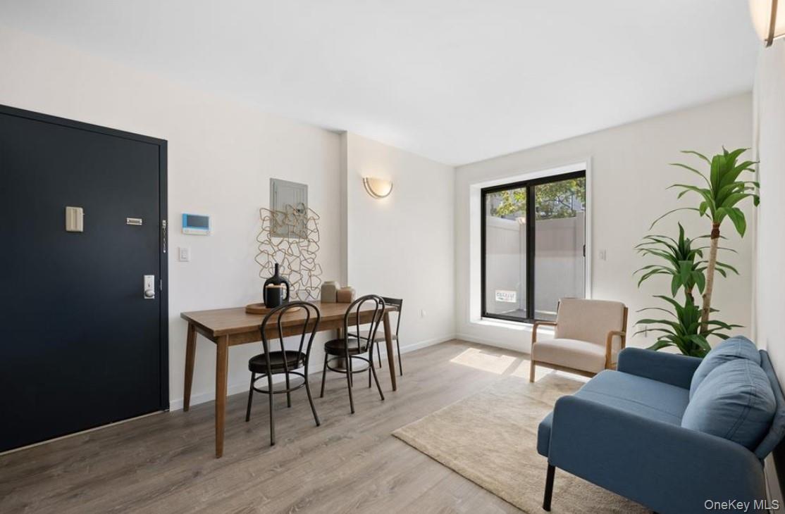 #4 photo, 97-30 64th Avenue, कुईंस Rego Park , NY 11374