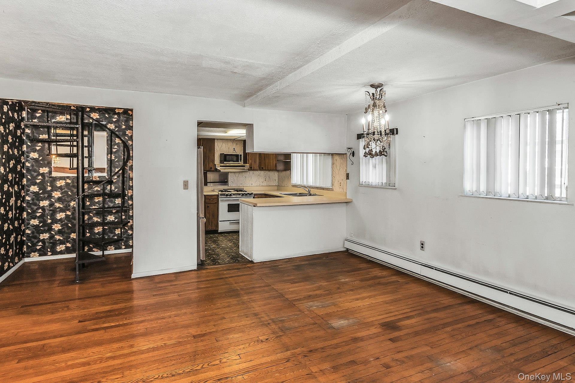 #7 photo, 306 Park Avenue, Freeport , NY 11520