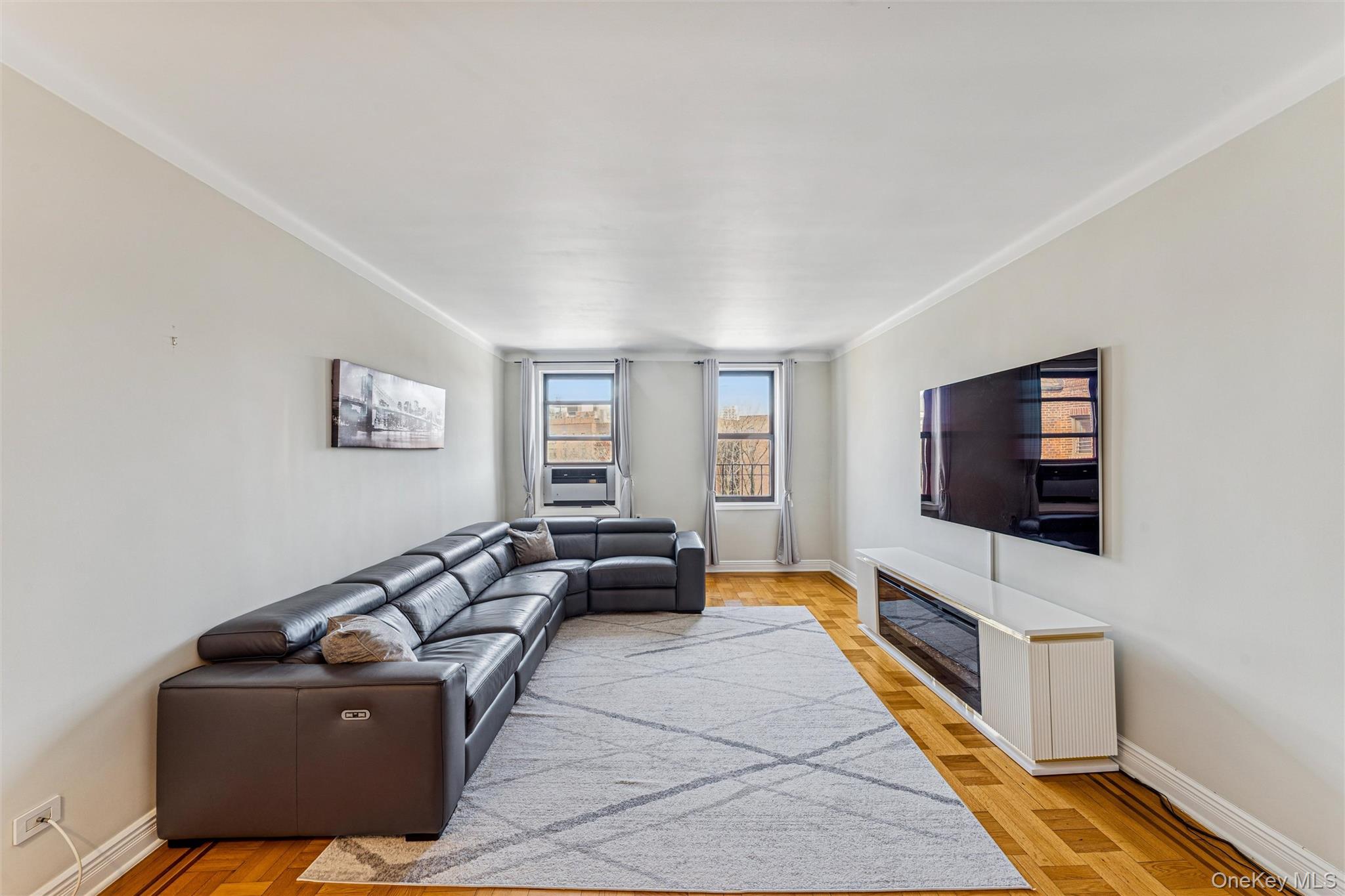 #3 photo, 8451 Beverly Road, कुईंस Kew Gardens , NY 11415