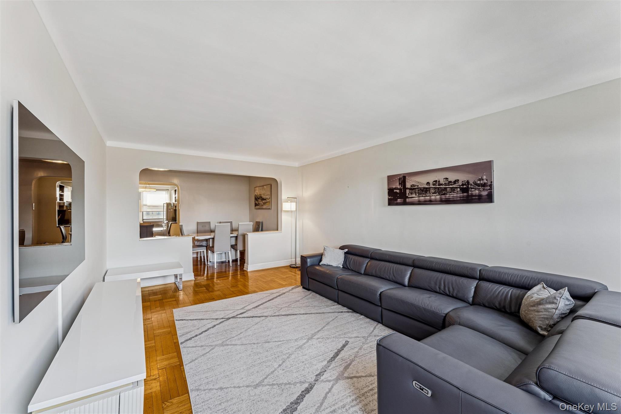 #4 photo, 8451 Beverly Road, कुईंस Kew Gardens , NY 11415