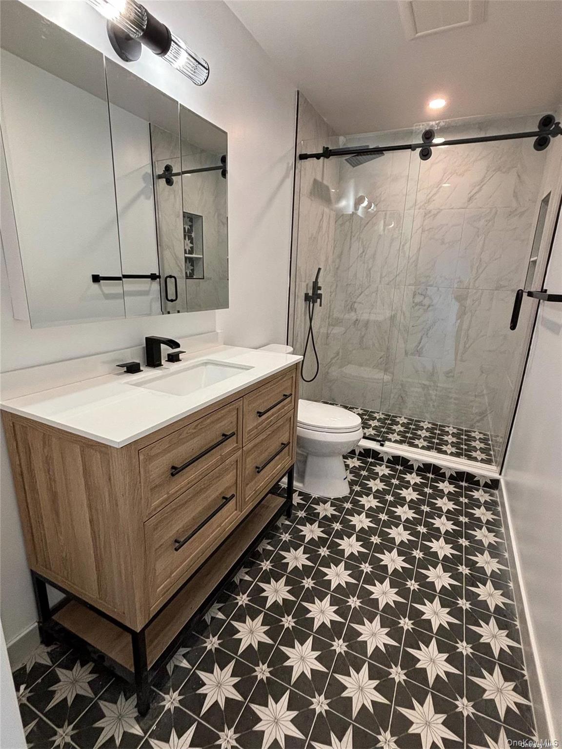 #13 photo, 1353 Old Northern Boulevard, नासाउ काउंटी Roslyn , NY 11576