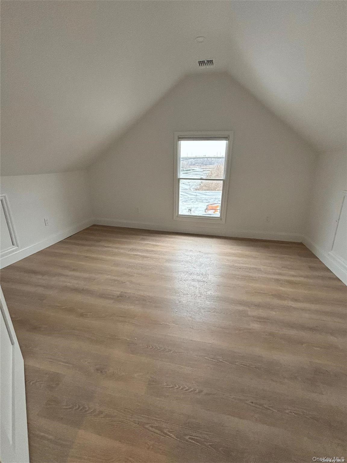 #15 photo, 1353 Old Northern Boulevard, नासाउ काउंटी Roslyn , NY 11576