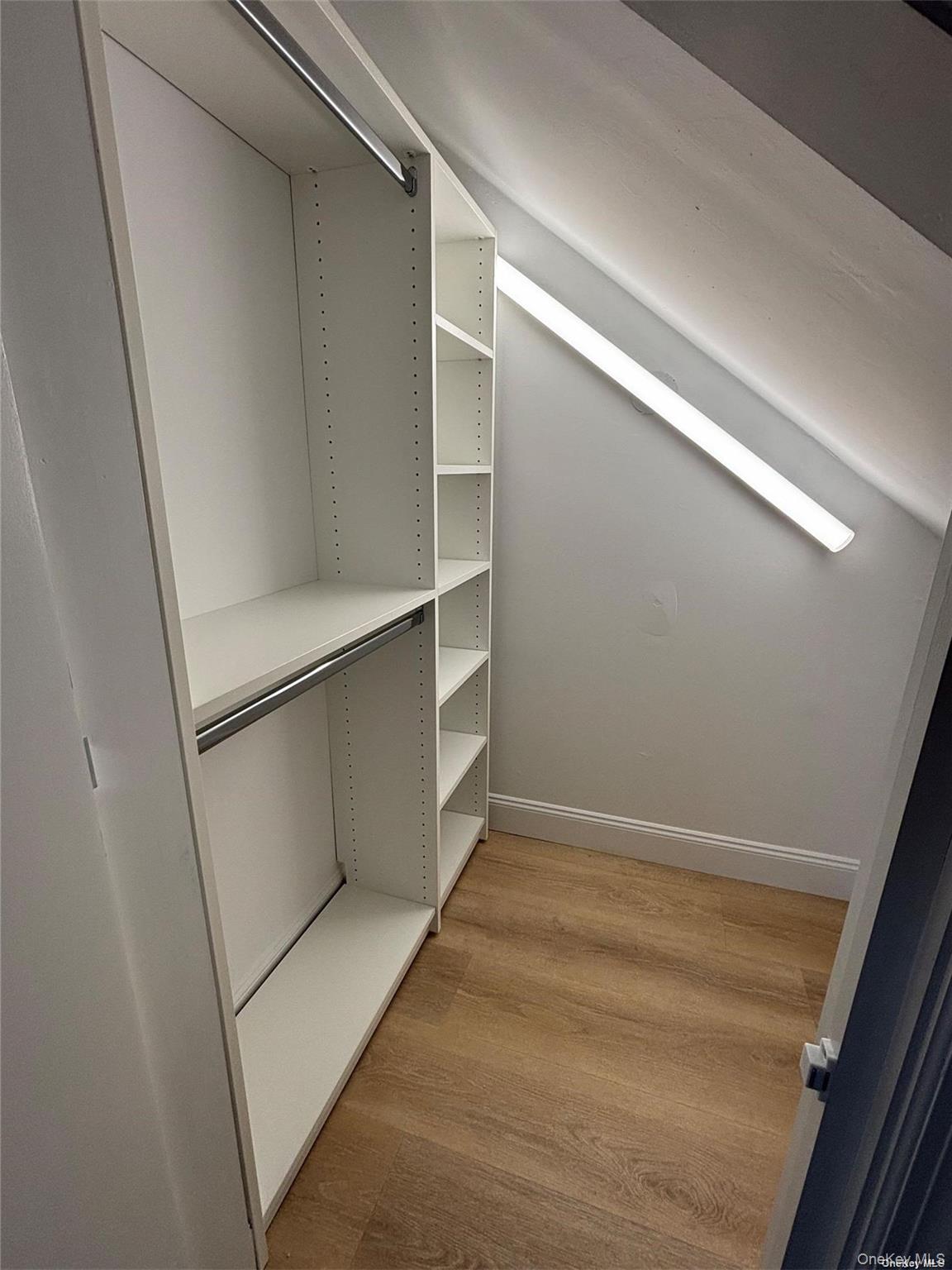 #16 photo, 1353 Old Northern Boulevard, नासाउ काउंटी Roslyn , NY 11576