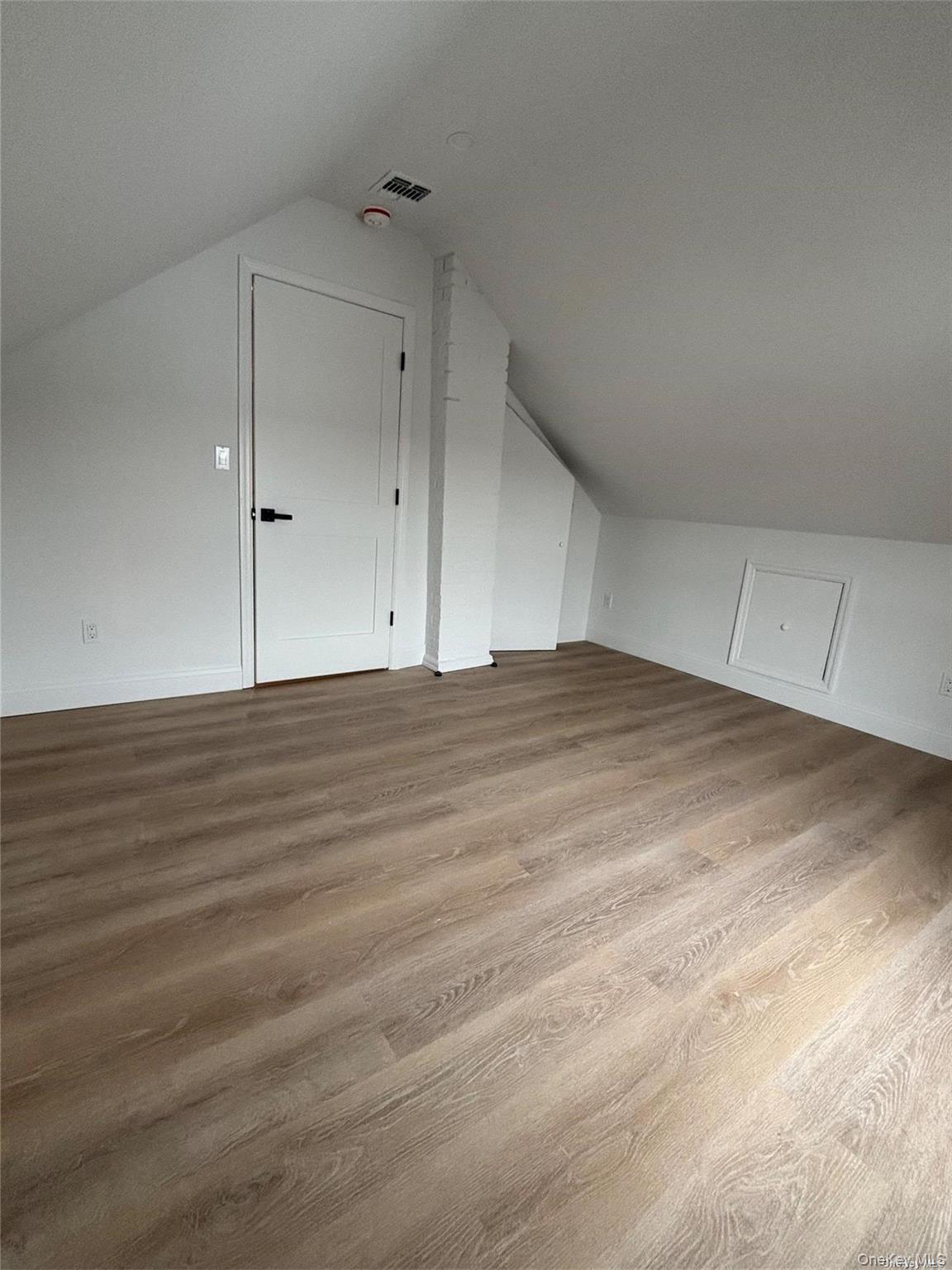 #17 photo, 1353 Old Northern Boulevard, नासाउ काउंटी Roslyn , NY 11576