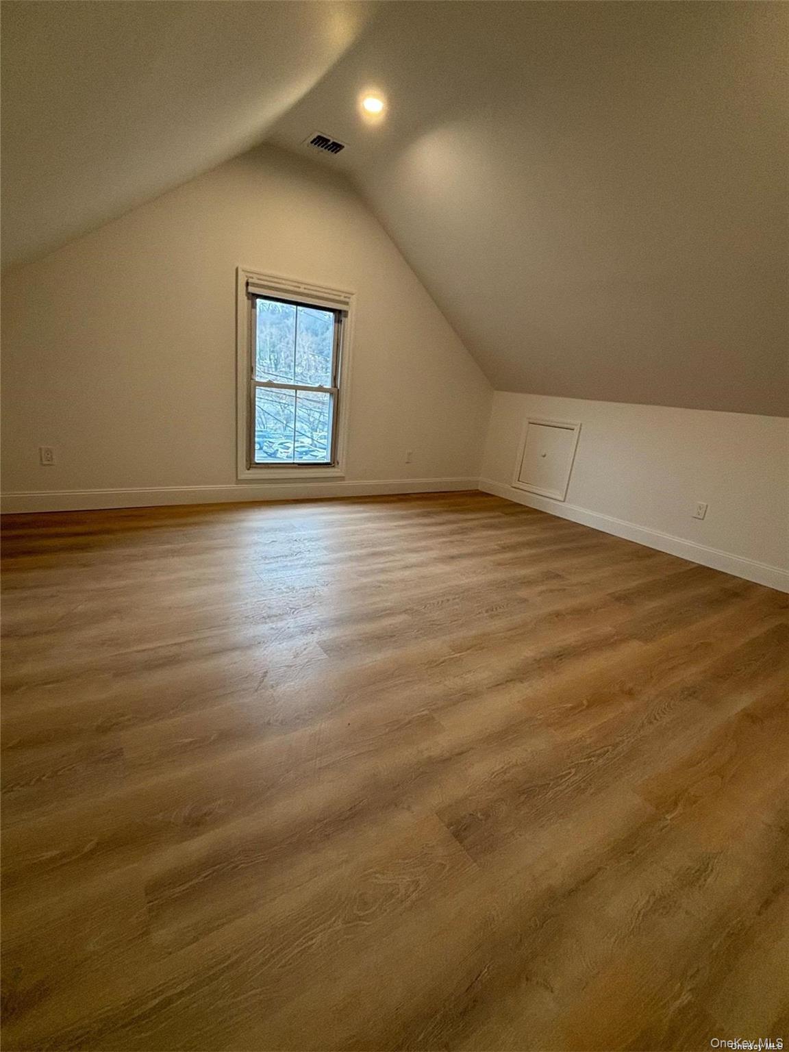 #19 photo, 1353 Old Northern Boulevard, नासाउ काउंटी Roslyn , NY 11576