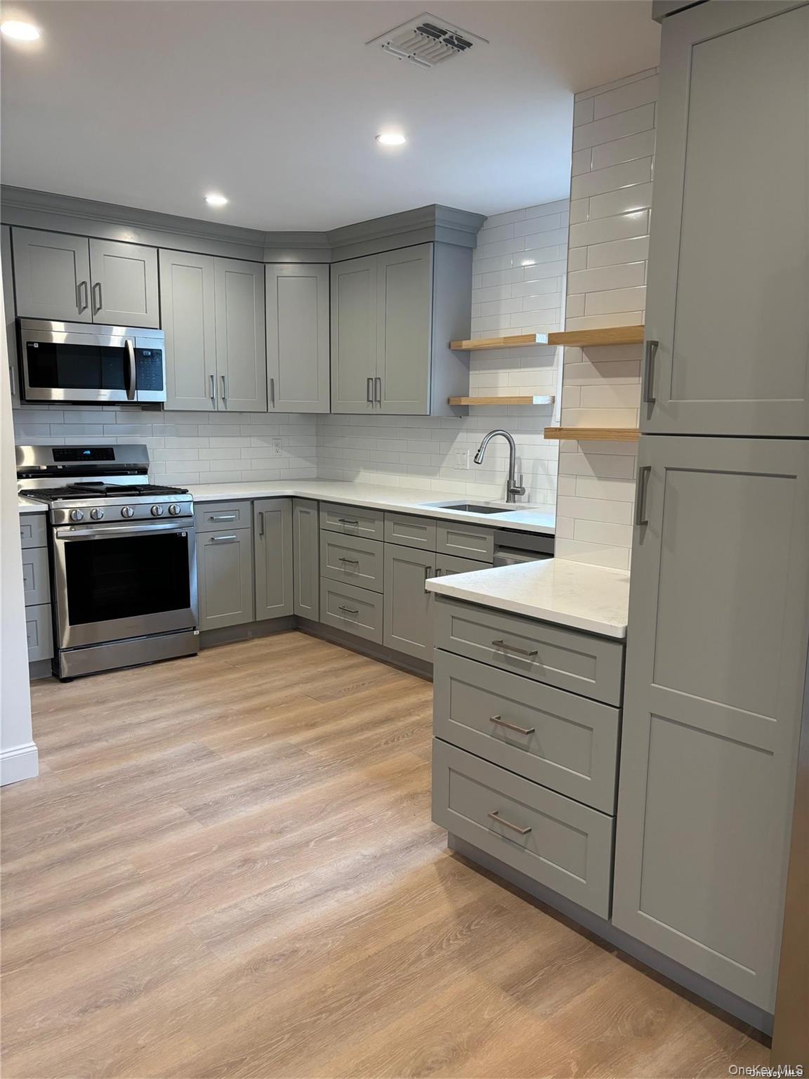 #3 photo, 1353 Old Northern Boulevard, नासाउ काउंटी Roslyn , NY 11576