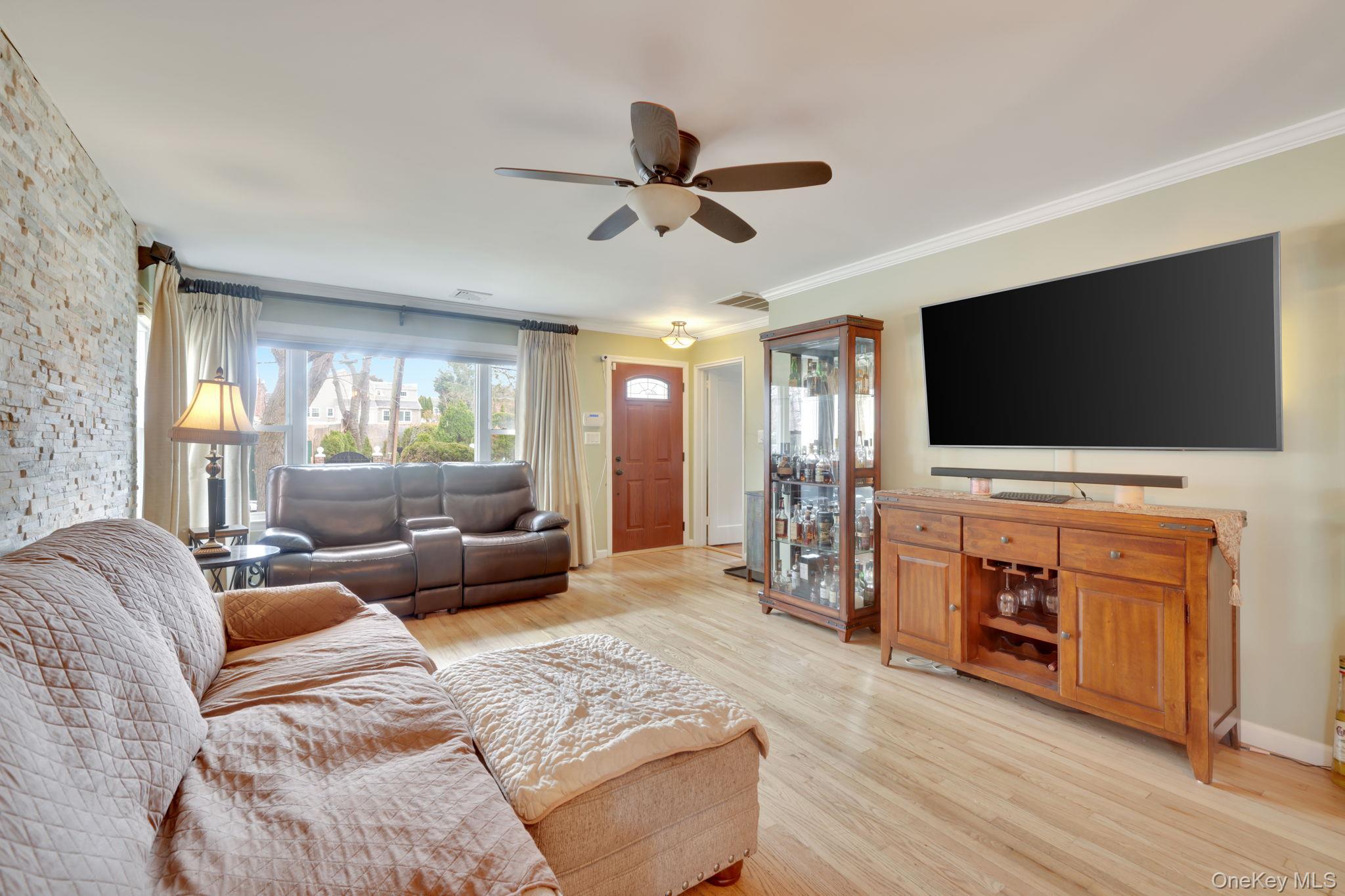 #5 photo, 16255 12th Avenue, Whitestone , NY 11357