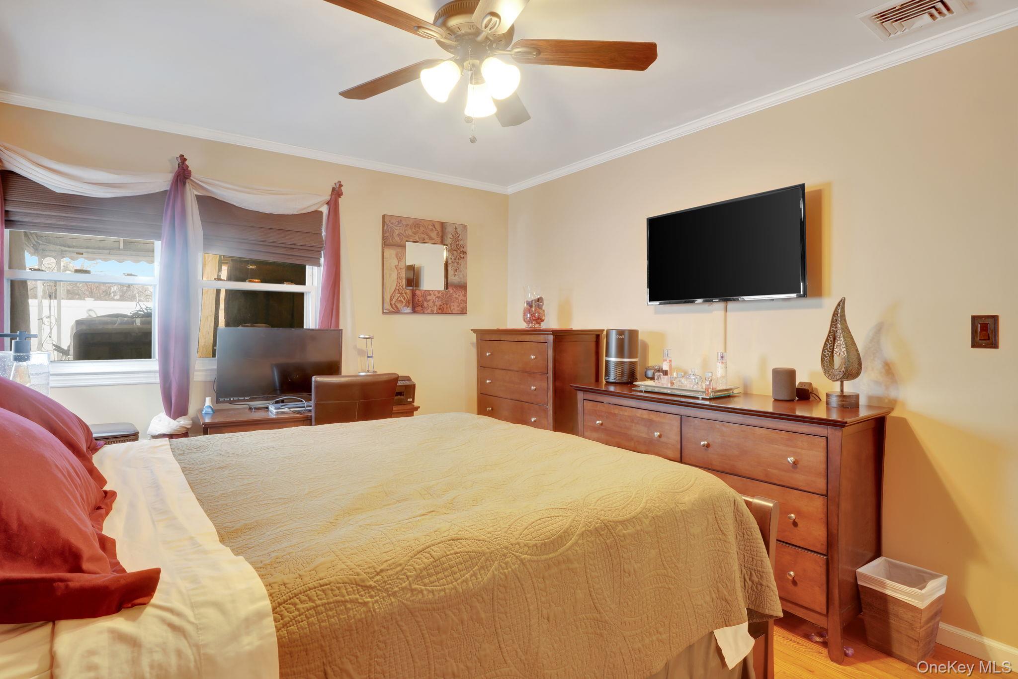 #9 photo, 16255 12th Avenue, Whitestone , NY 11357