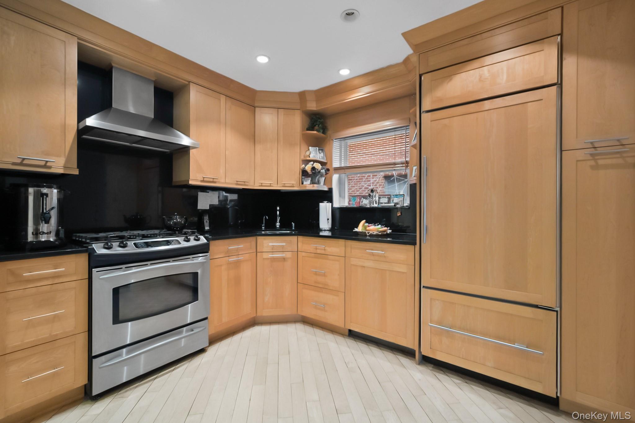 #4 photo, 8414 Lefferts Boulevard, Kew Gardens , NY 11415