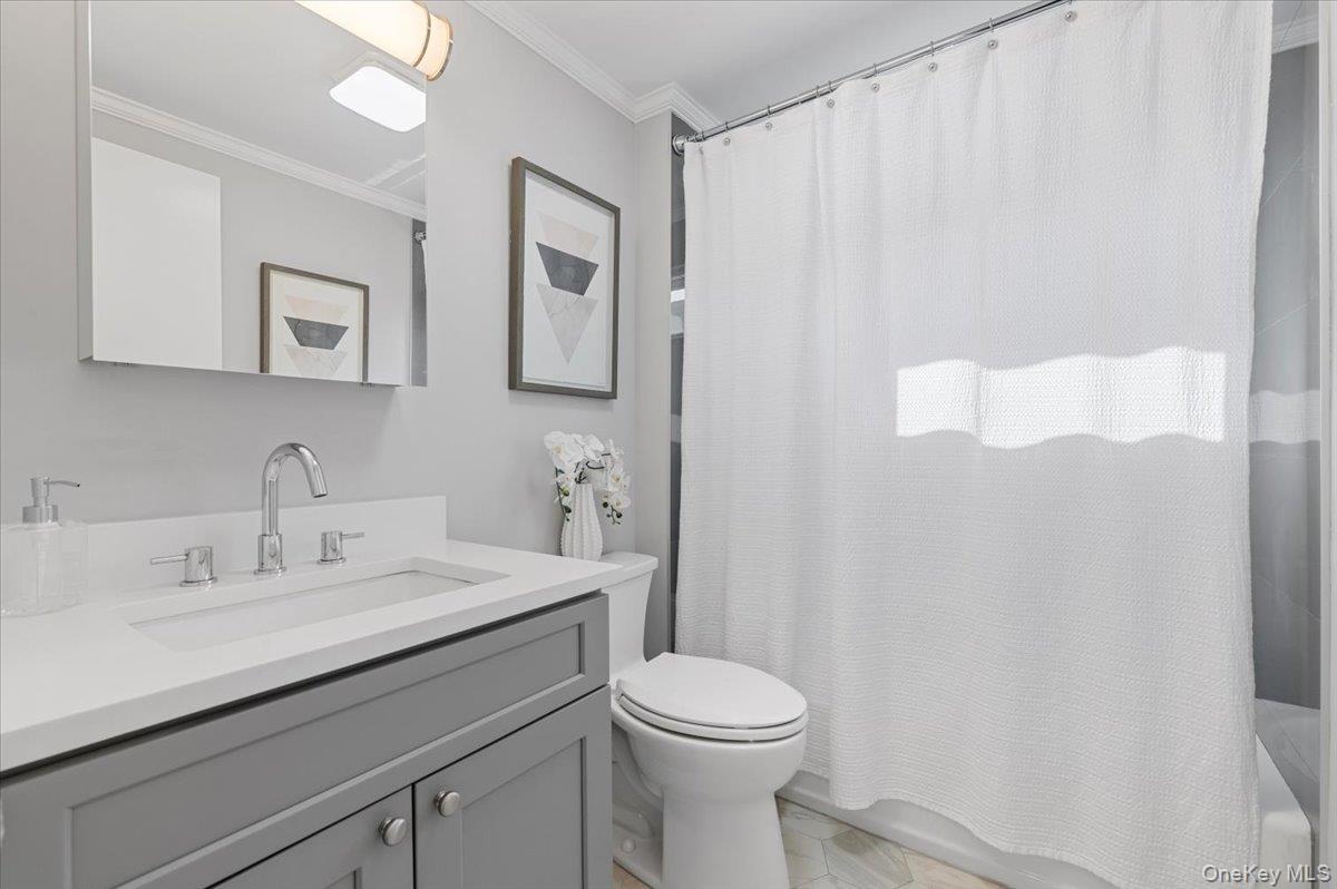 #19 photo, 33 Avenue B Avenue, Port Washington , NY 11050