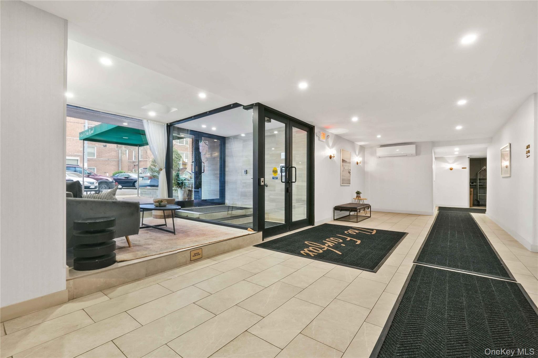 #20 photo, 110-15 71 Road, कुईंस Forest Hills , NY 11375