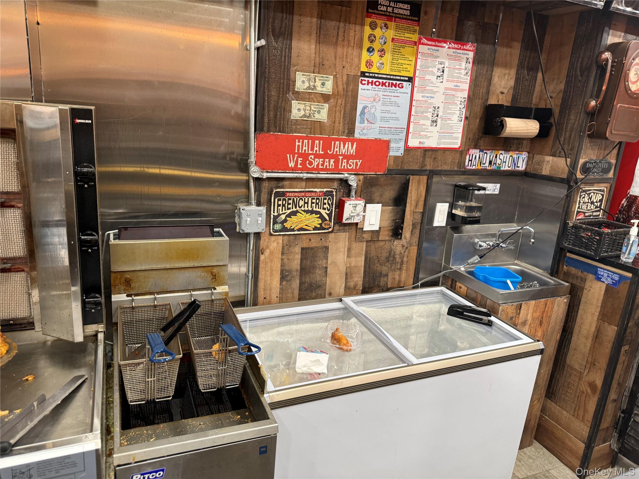 #13 photo, 87-52 A Parsons Blvd, קווינס Jamaica , NY 11432