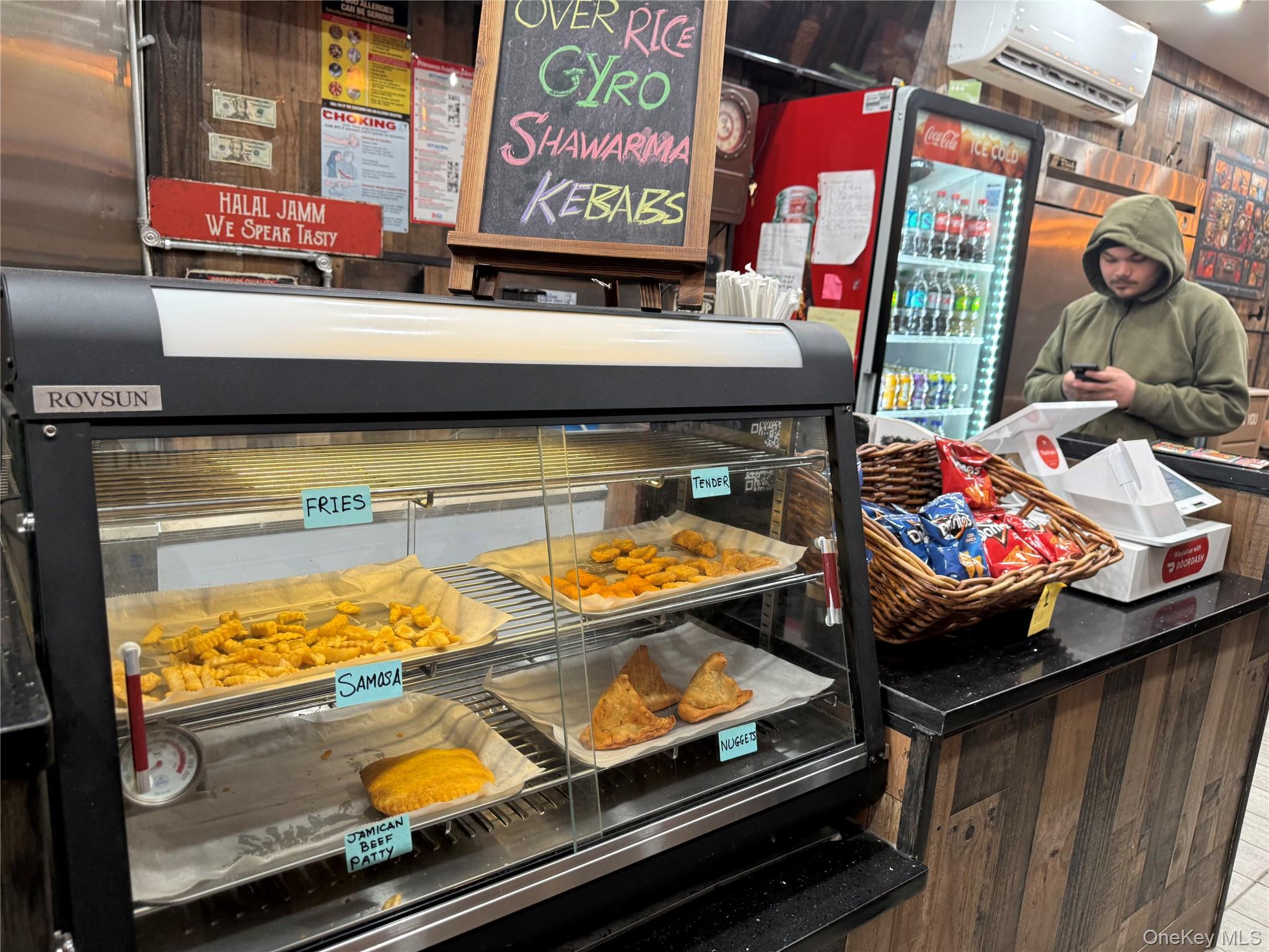 #4 photo, 87-52 A Parsons Blvd, קווינס Jamaica , NY 11432